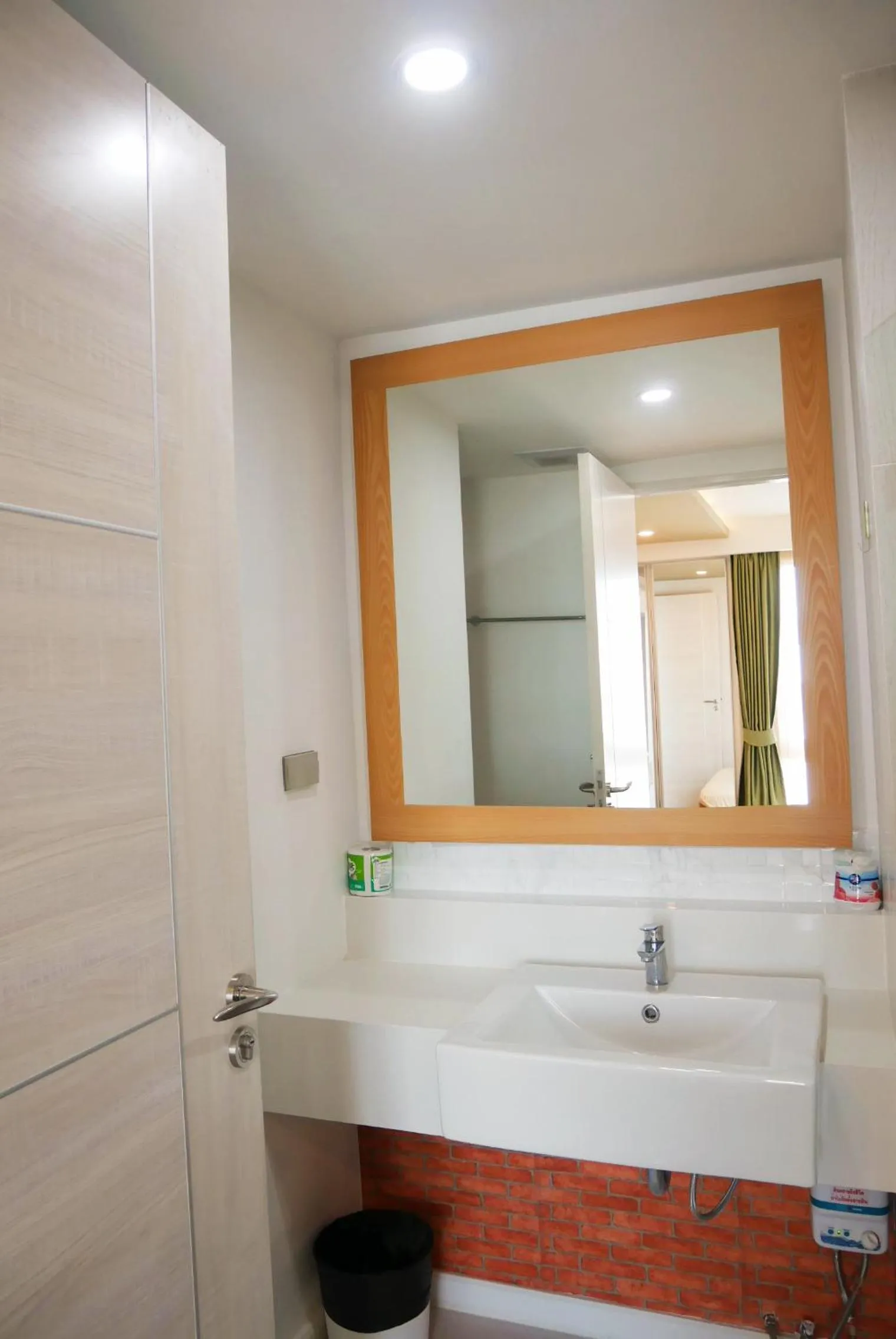 Bathroom in Seven Seas Resort Pattaya & Sofa bed