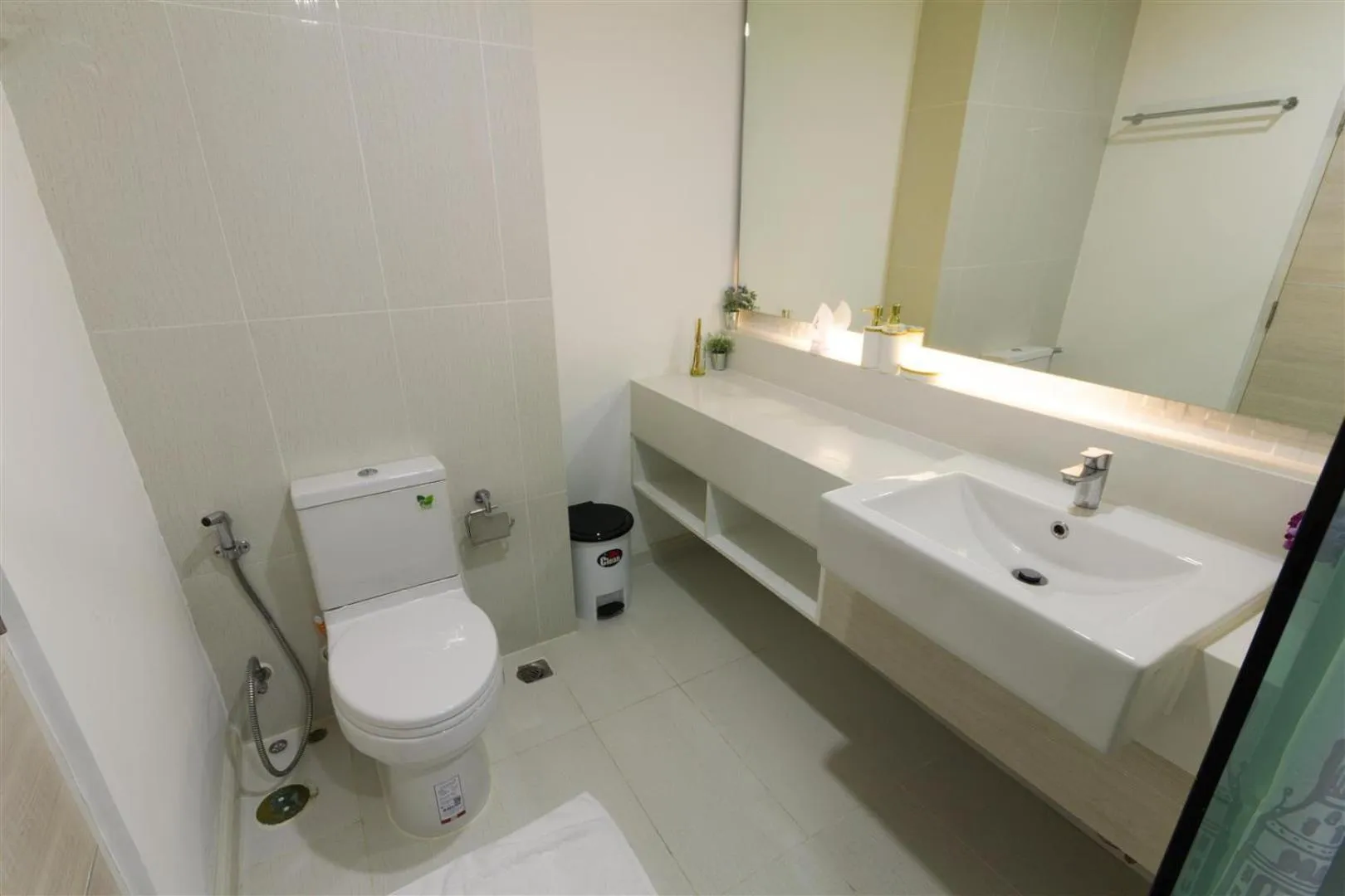 Bathroom in Seven Seas Resort Pattaya & Sofa bed