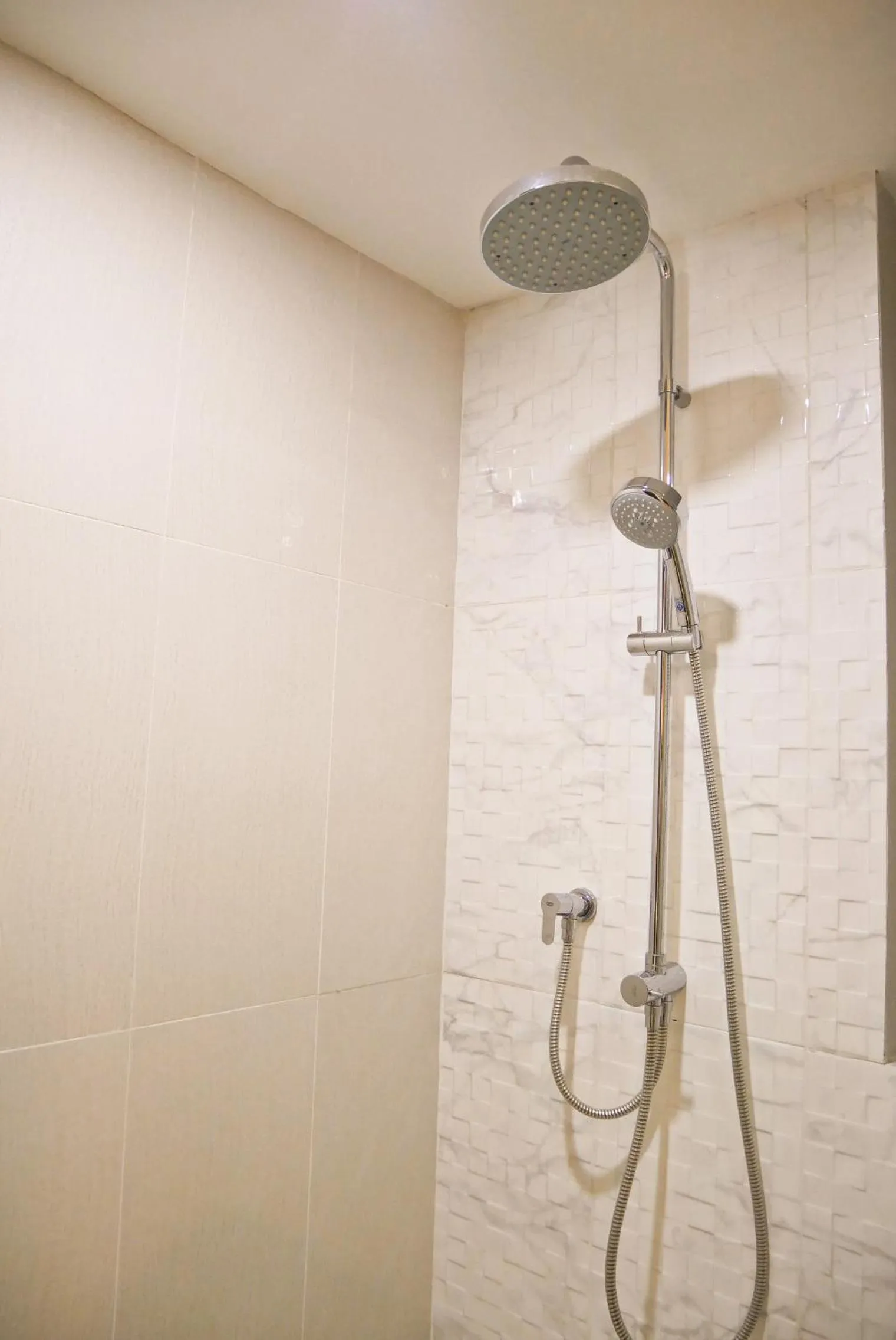 Bathroom in Seven Seas Resort Pattaya & Sofa bed