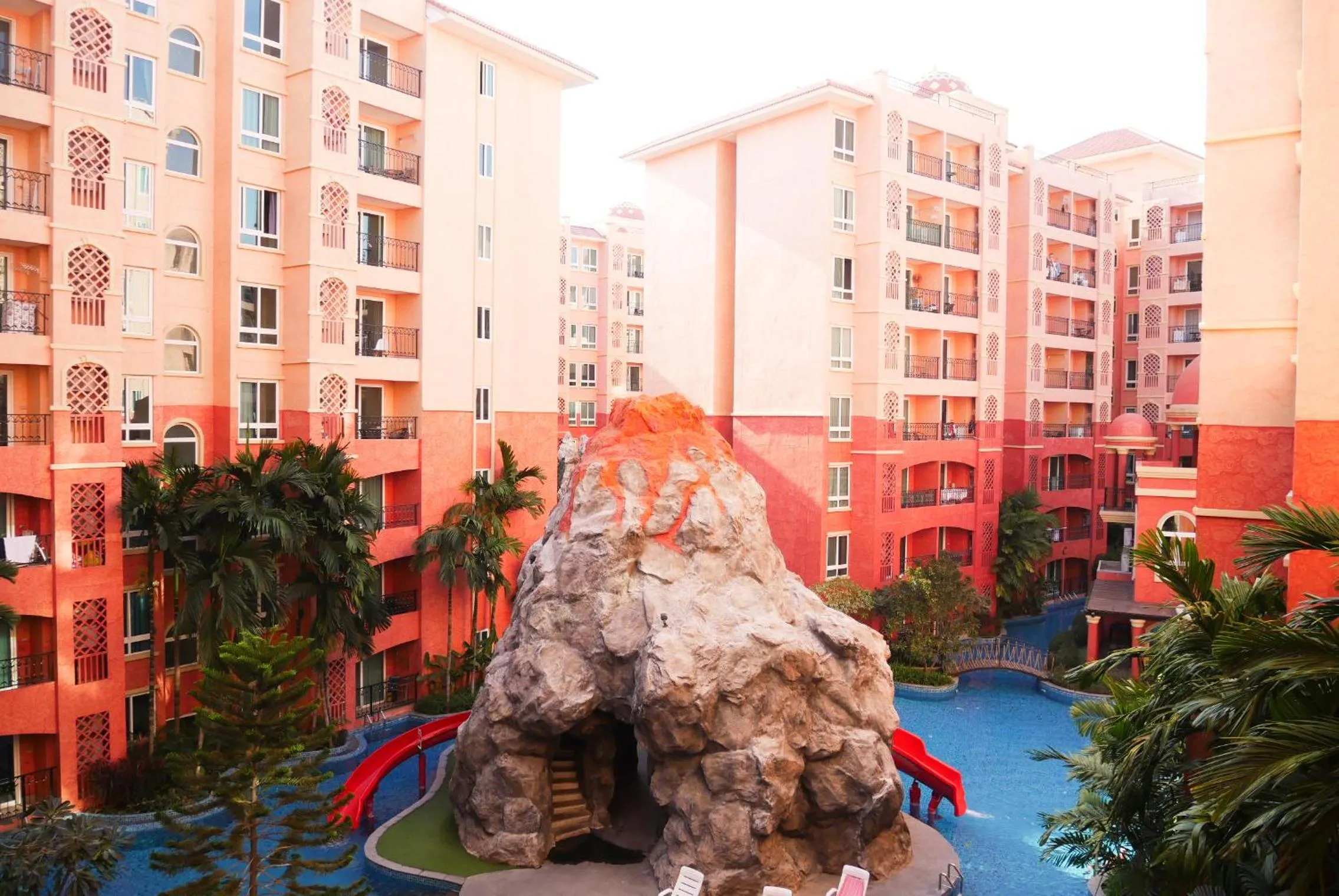 Seven Seas Resort Pattaya & Sofa bed