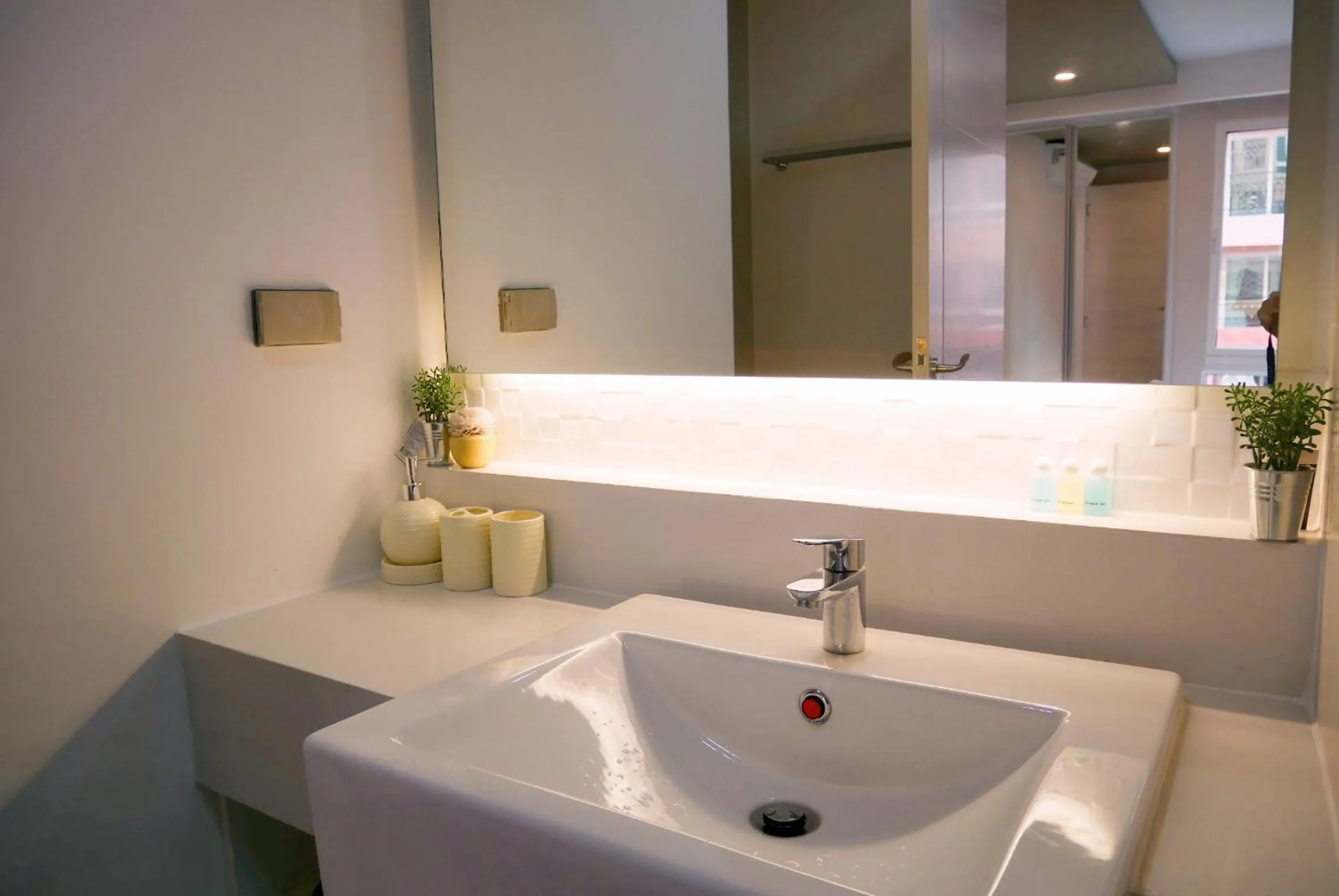 Bathroom in Seven Seas Resort Pattaya & Sofa bed