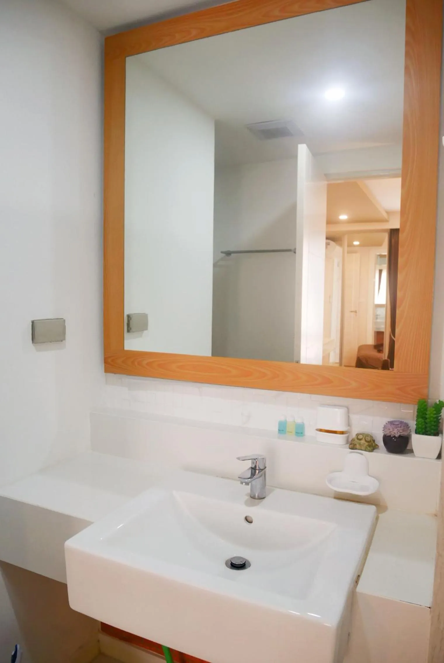 Bathroom in Seven Seas Resort Pattaya & Sofa bed