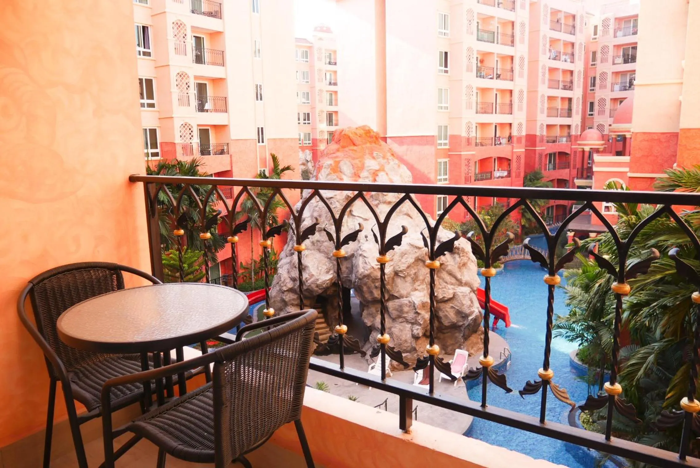 Seven Seas Resort Pattaya & Sofa bed