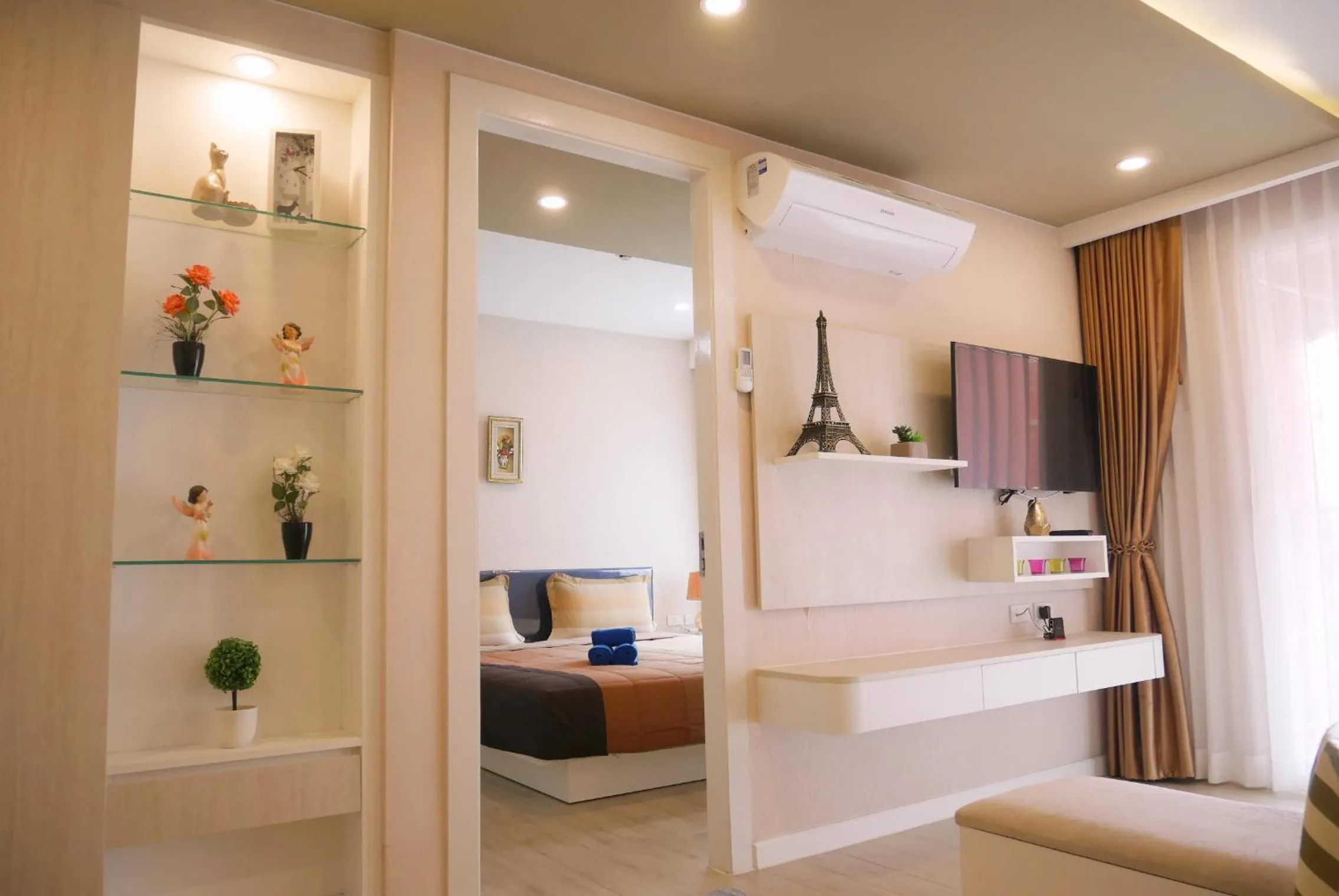 Bed in Seven Seas Resort Pattaya & Sofa bed