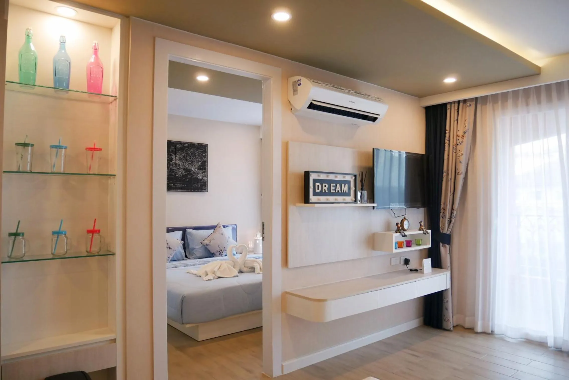 Bed in Seven Seas Resort Pattaya & Sofa bed