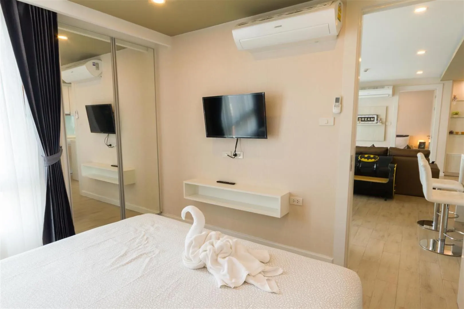 Bed in Seven Seas Resort Pattaya & Sofa bed