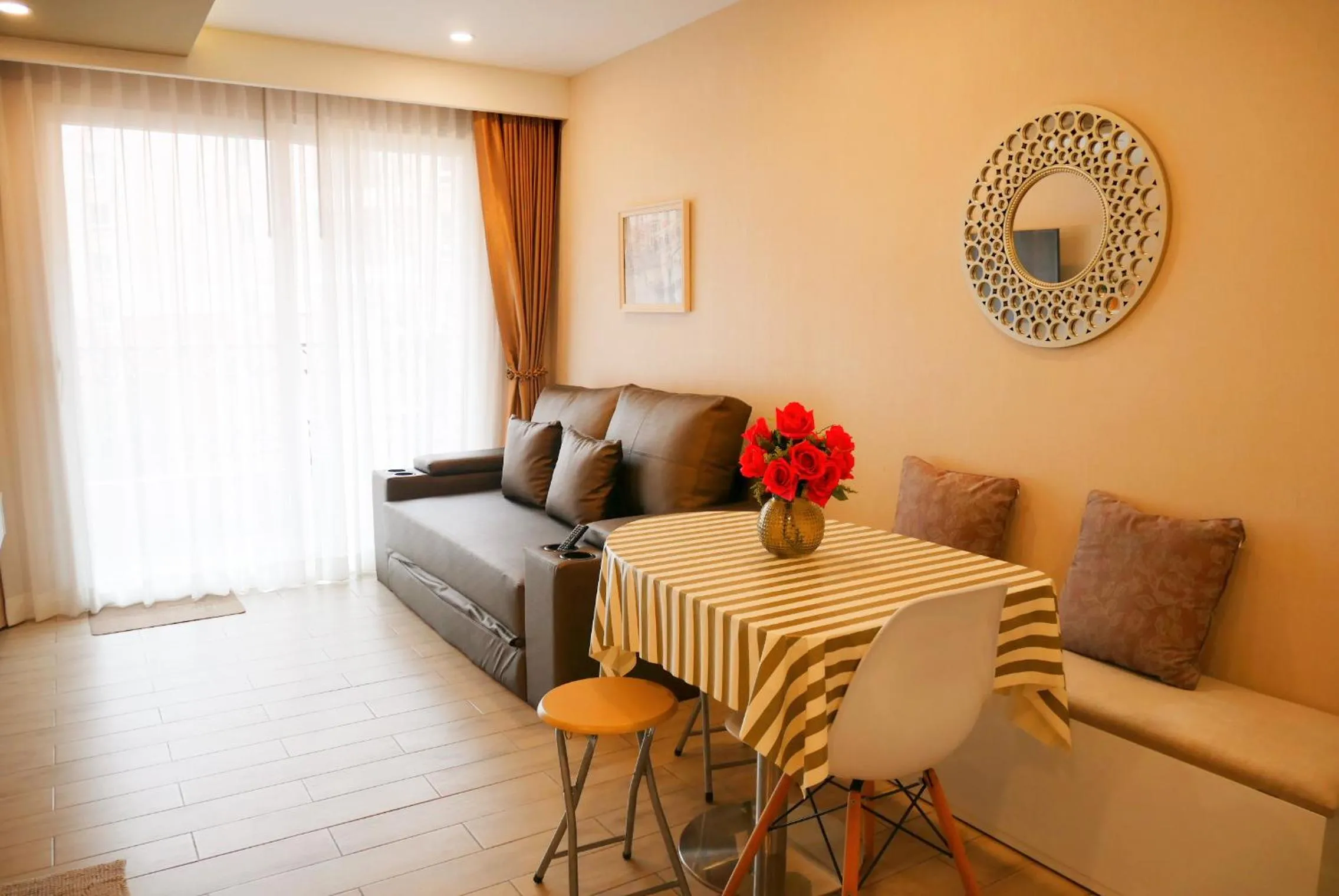 Seven Seas Resort Pattaya & Sofa bed