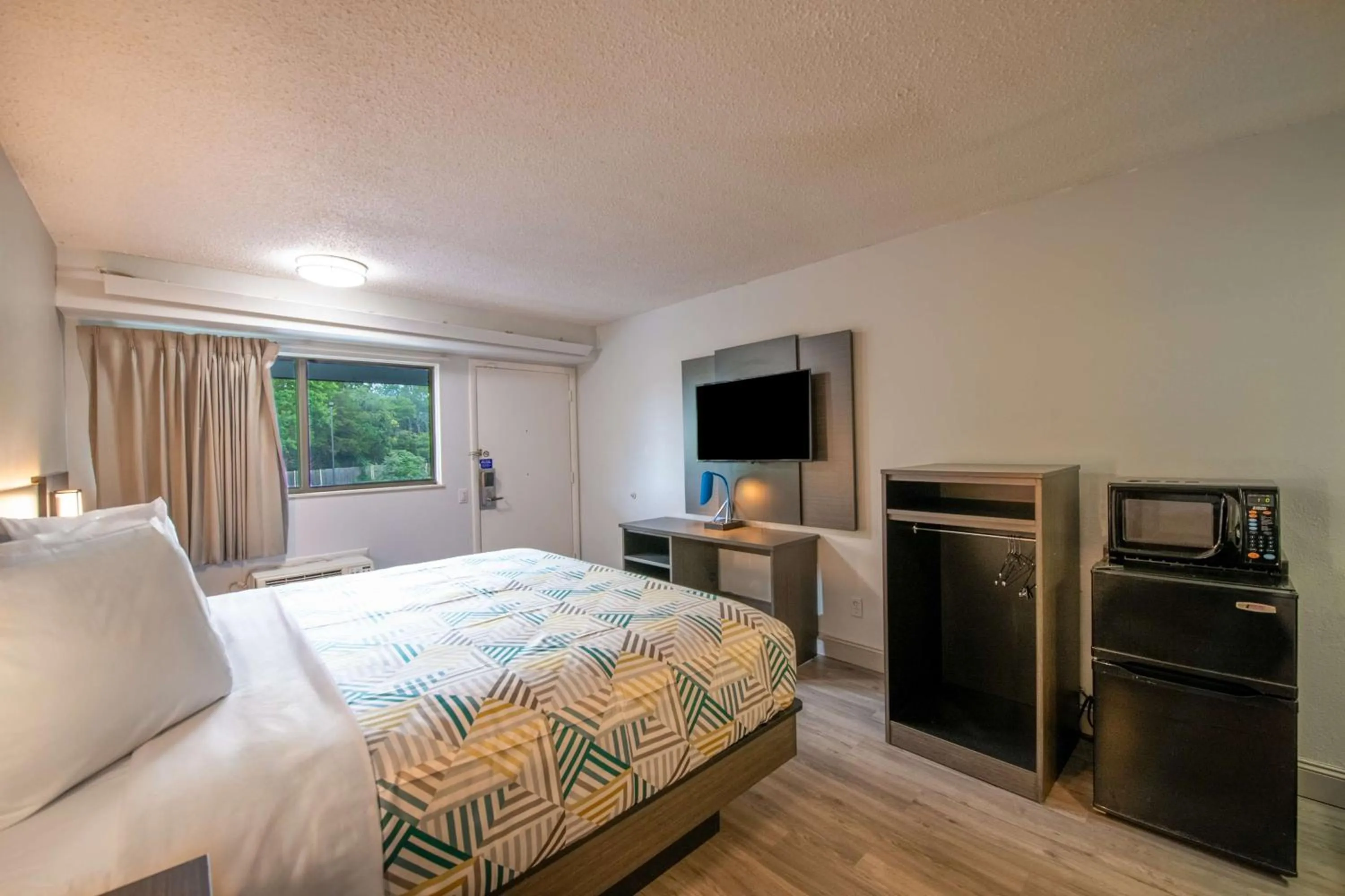 Bedroom, Bed in Motel 6-Charlotte, NC - Coliseum