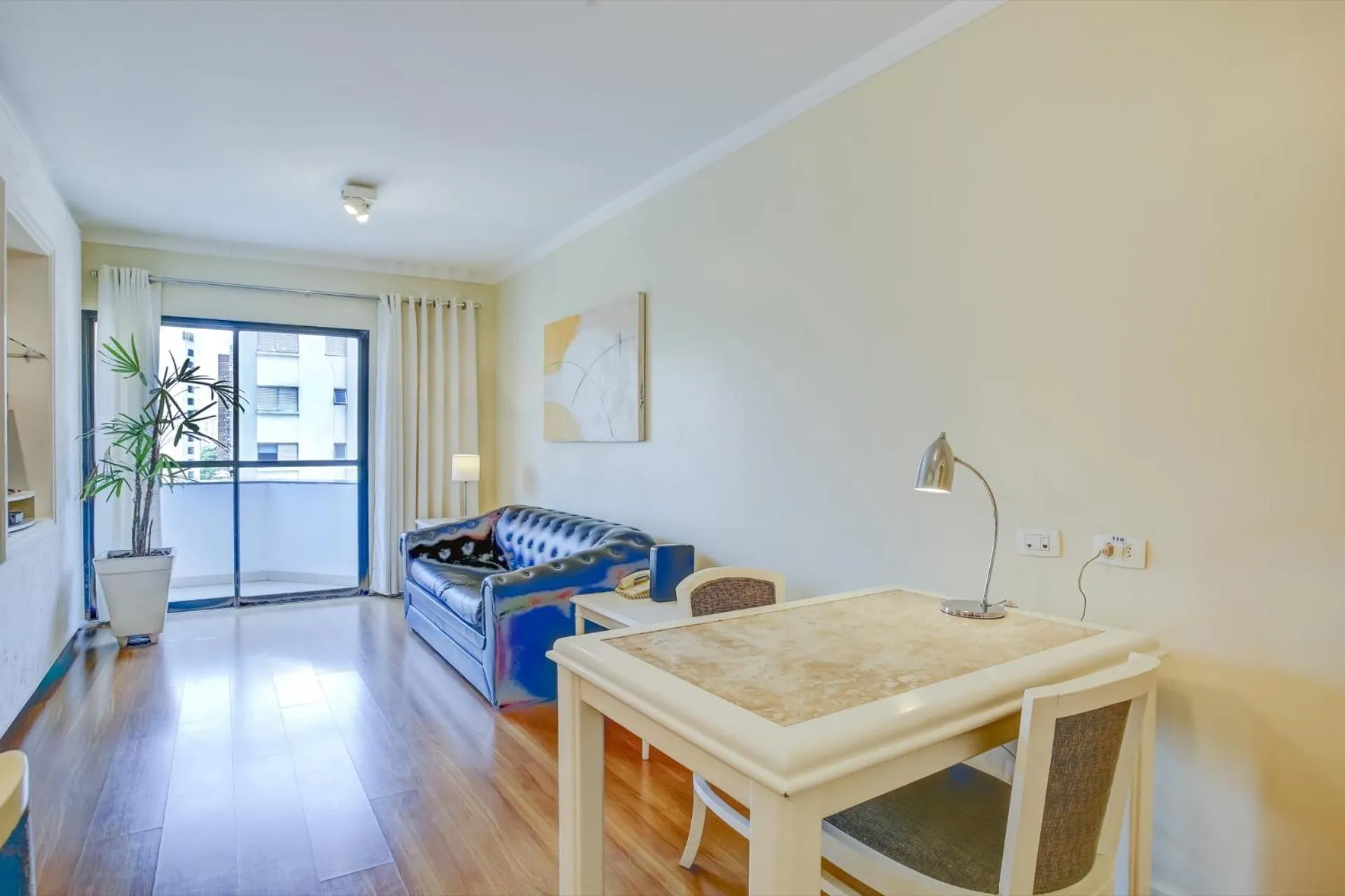 Living room in Roomo Transamerica SP Itaim Bibi