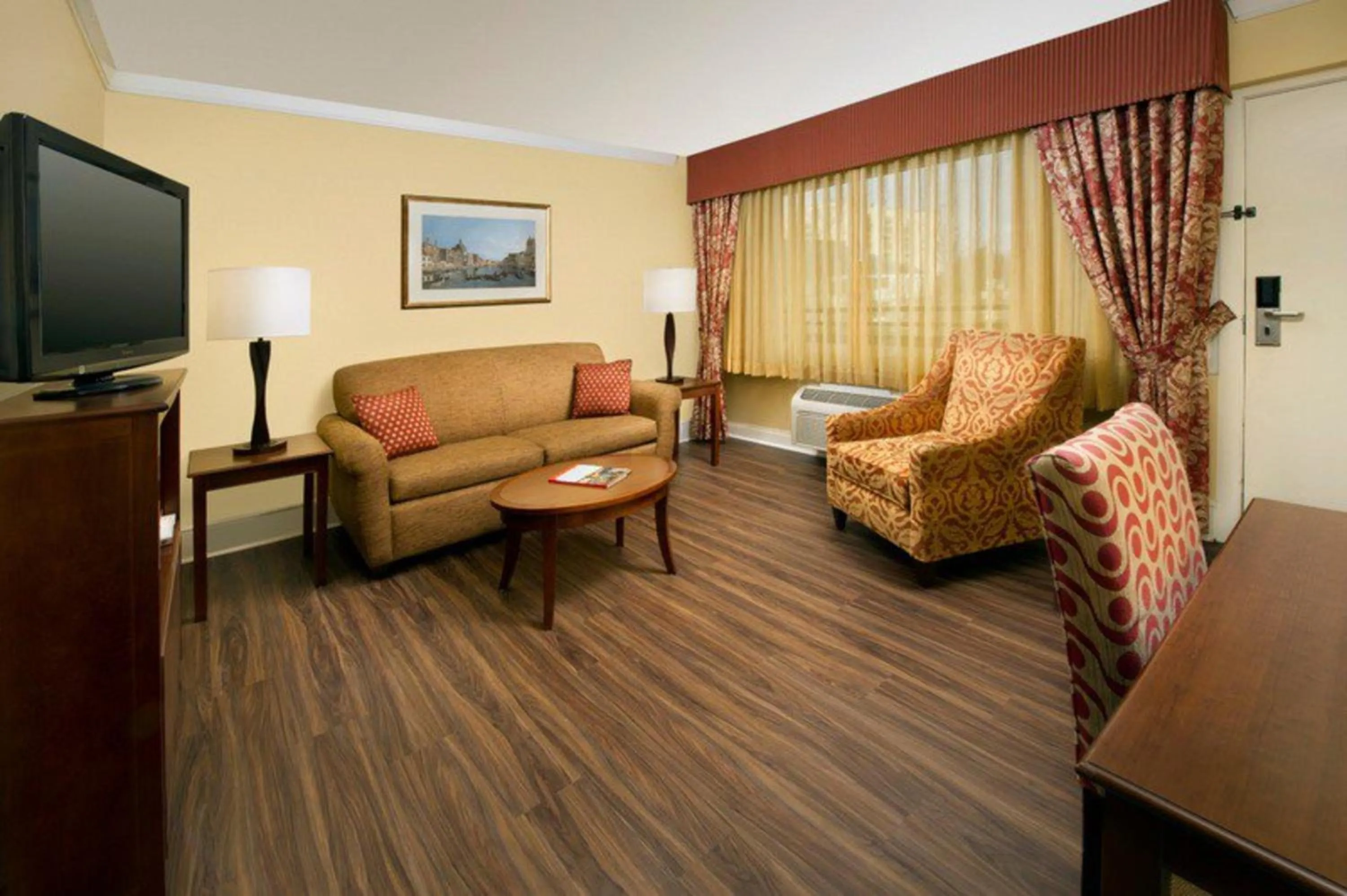 Living room in Park Lane Suites & Inn