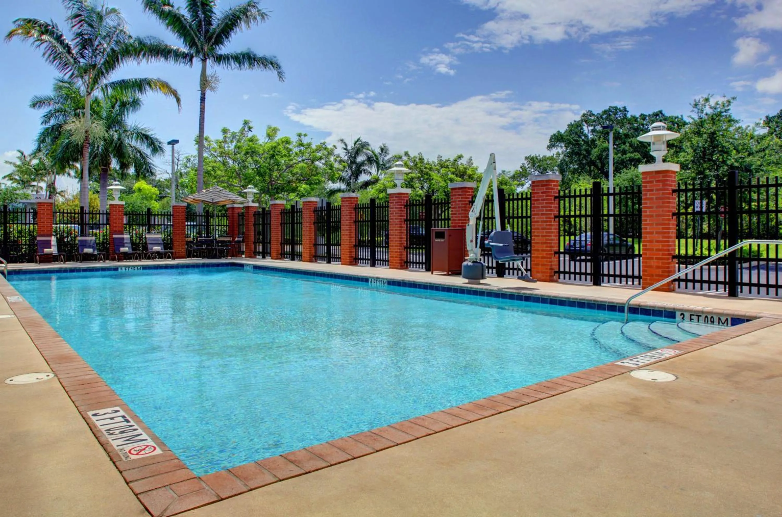 Swimming pool in Hyatt Place Fort Lauderdale Airport/Cruise Port