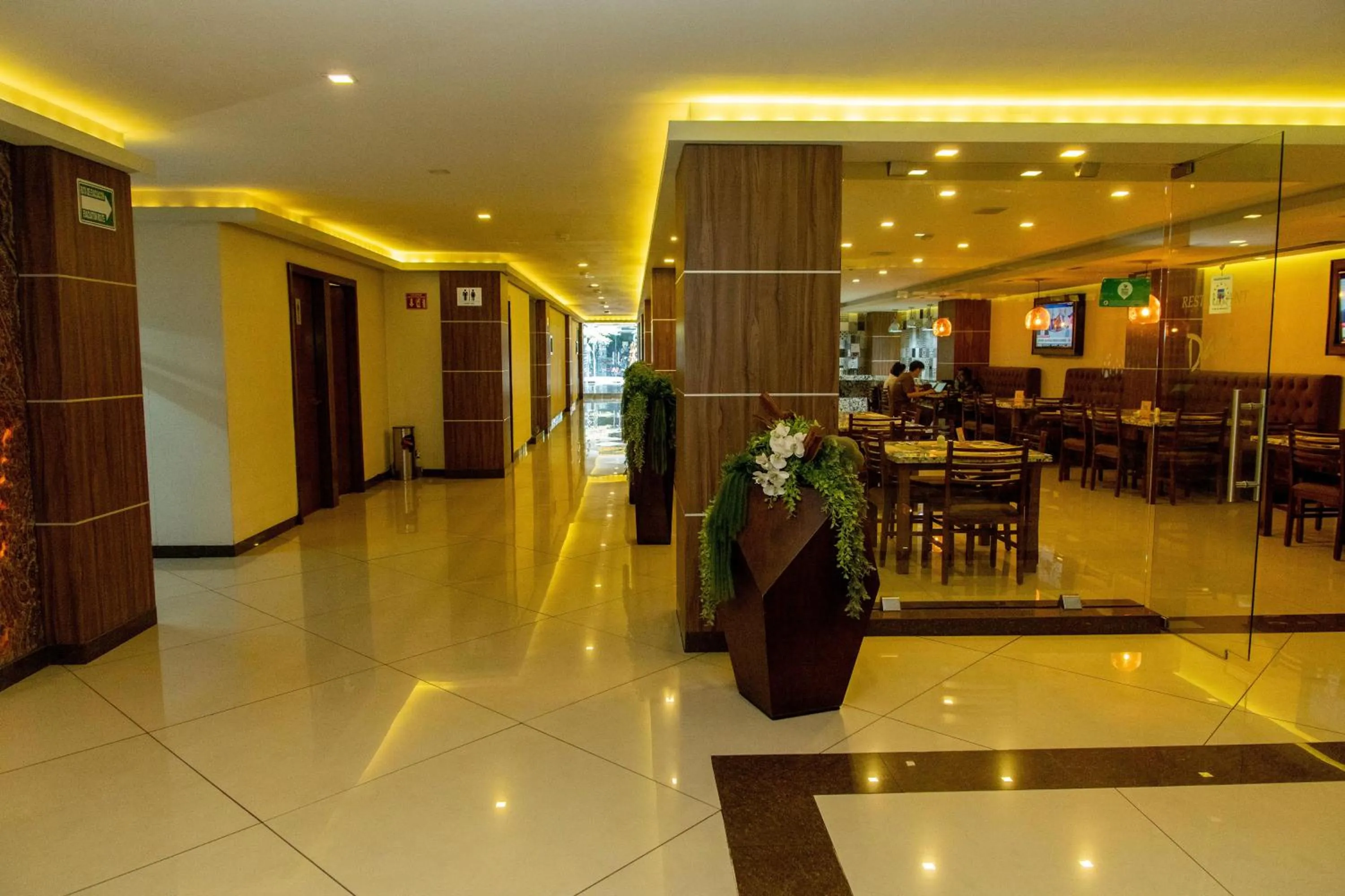 Restaurant/places to eat in Hotel Dali Plaza Ejecutivo