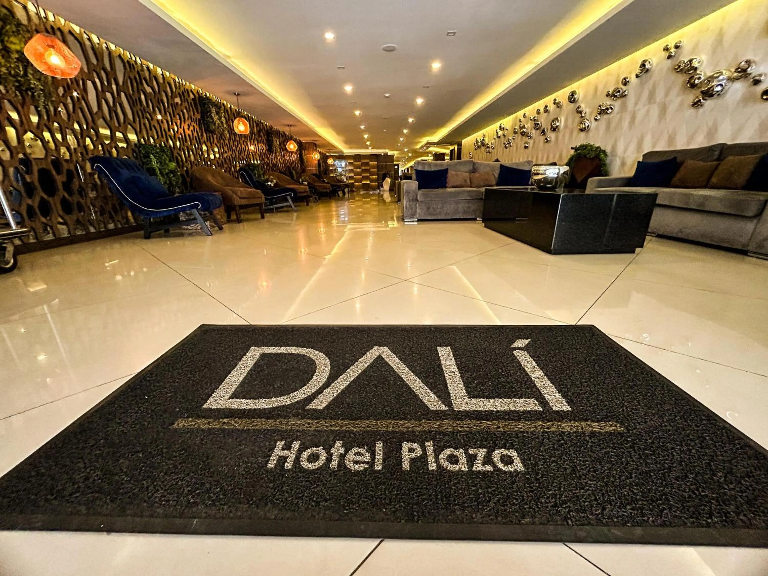 Facade/entrance in Hotel Dali Plaza Ejecutivo