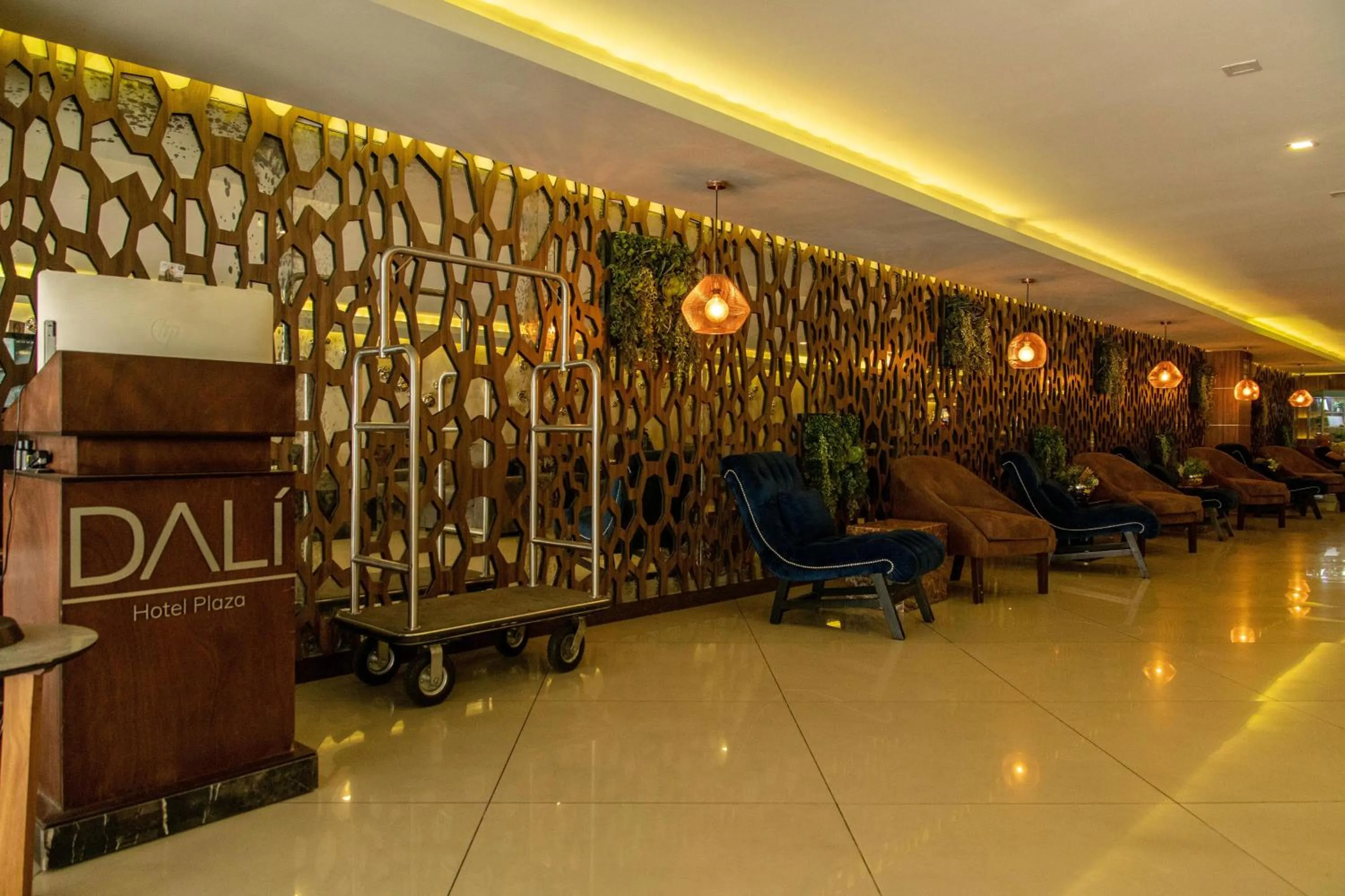 Lobby or reception in Hotel Dali Plaza Ejecutivo
