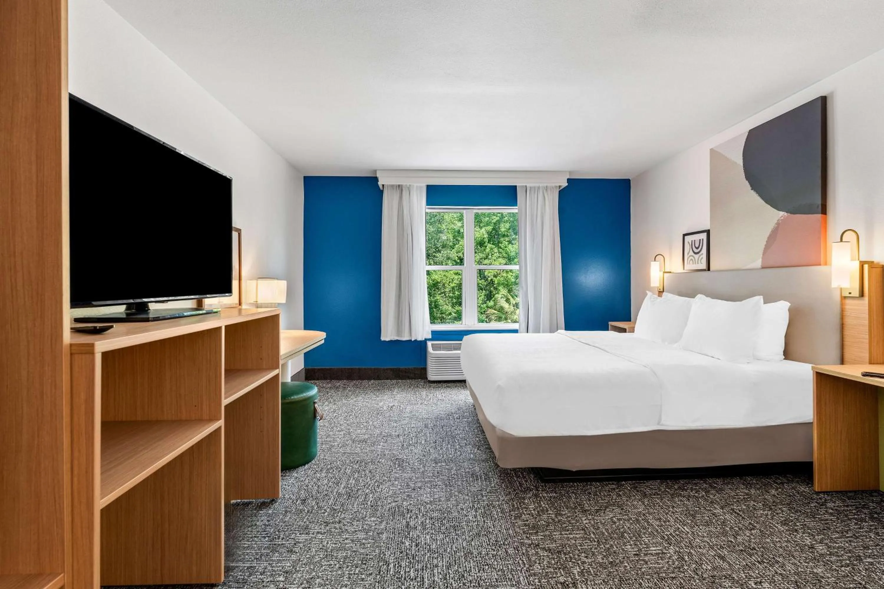 Bed in Spark By Hilton St. Augustine I 95