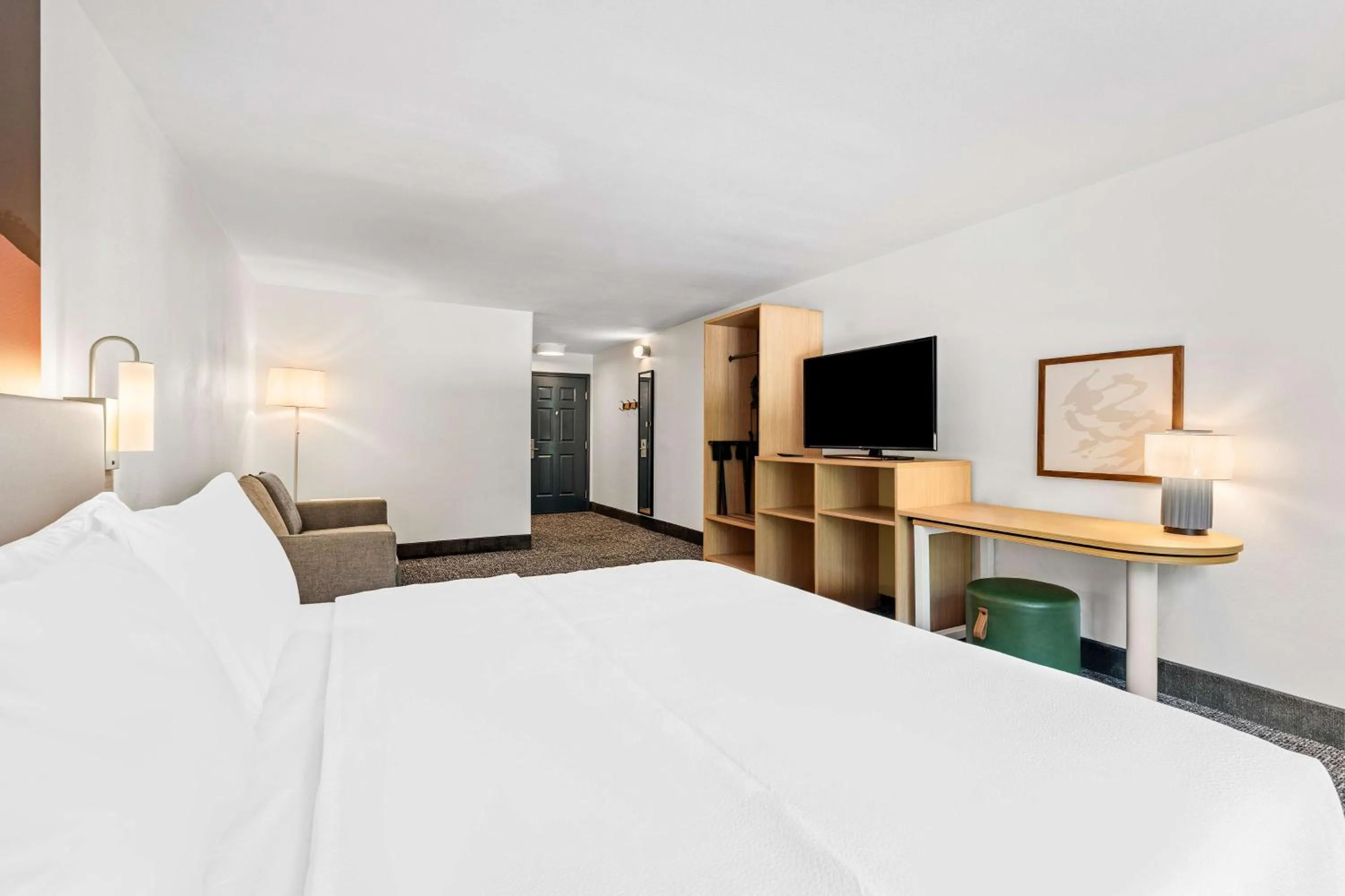 Living room, Bed in Comfort Inn & Suites Saint Augustine