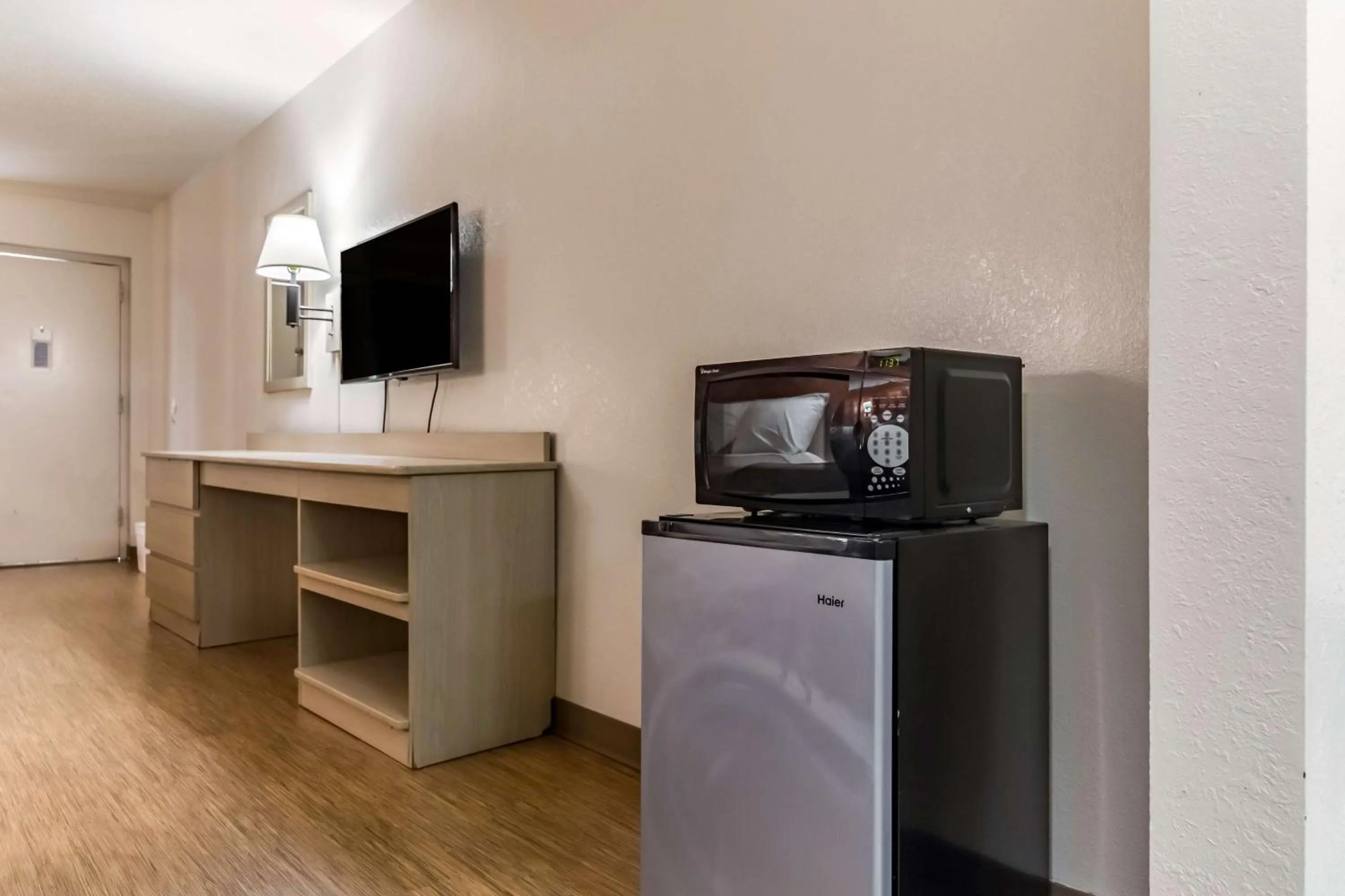 TV and multimedia in Motel 6-Raleigh, NC - Cary