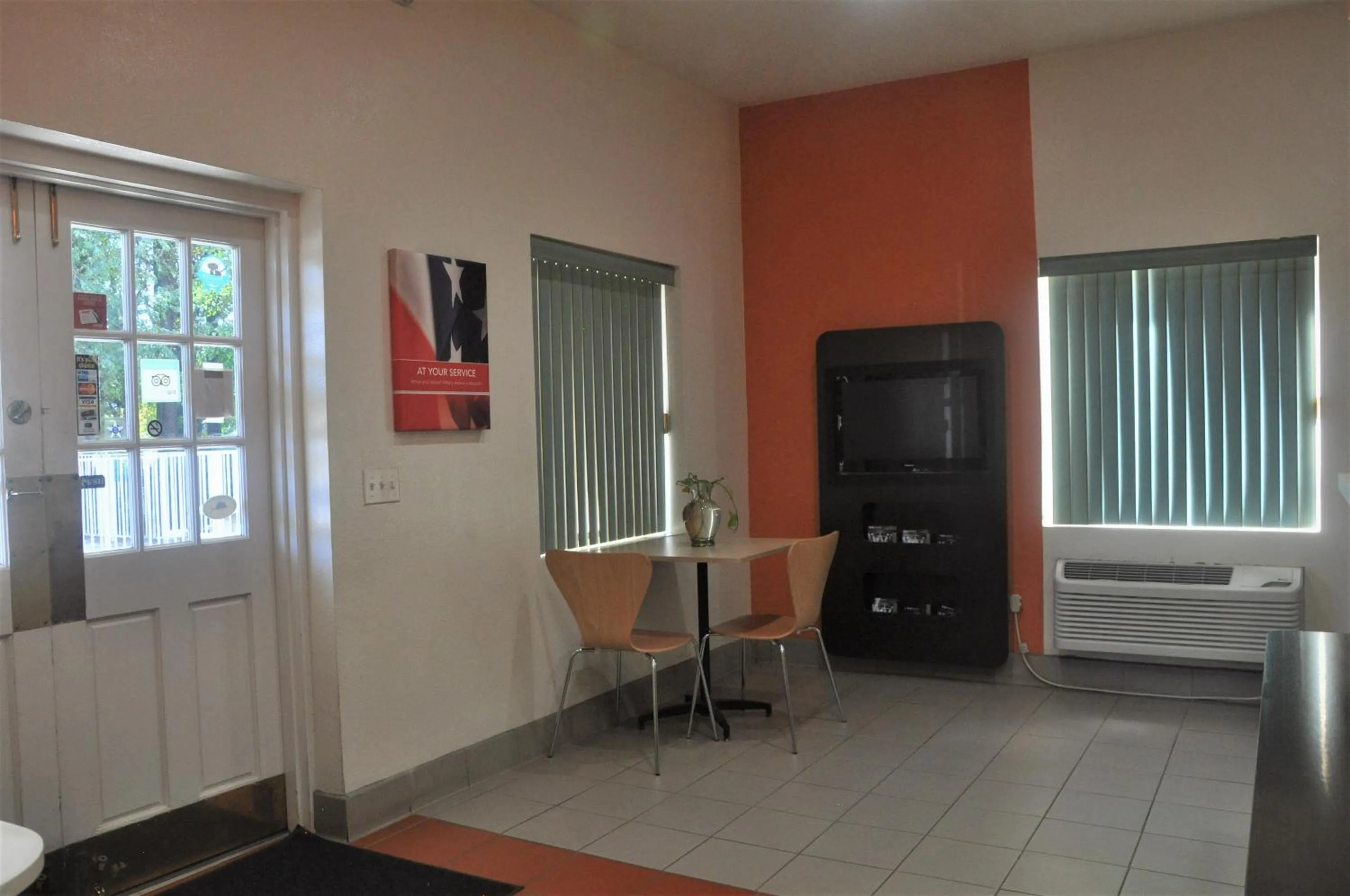 Lobby or reception in Motel 6-Raleigh, NC - Cary