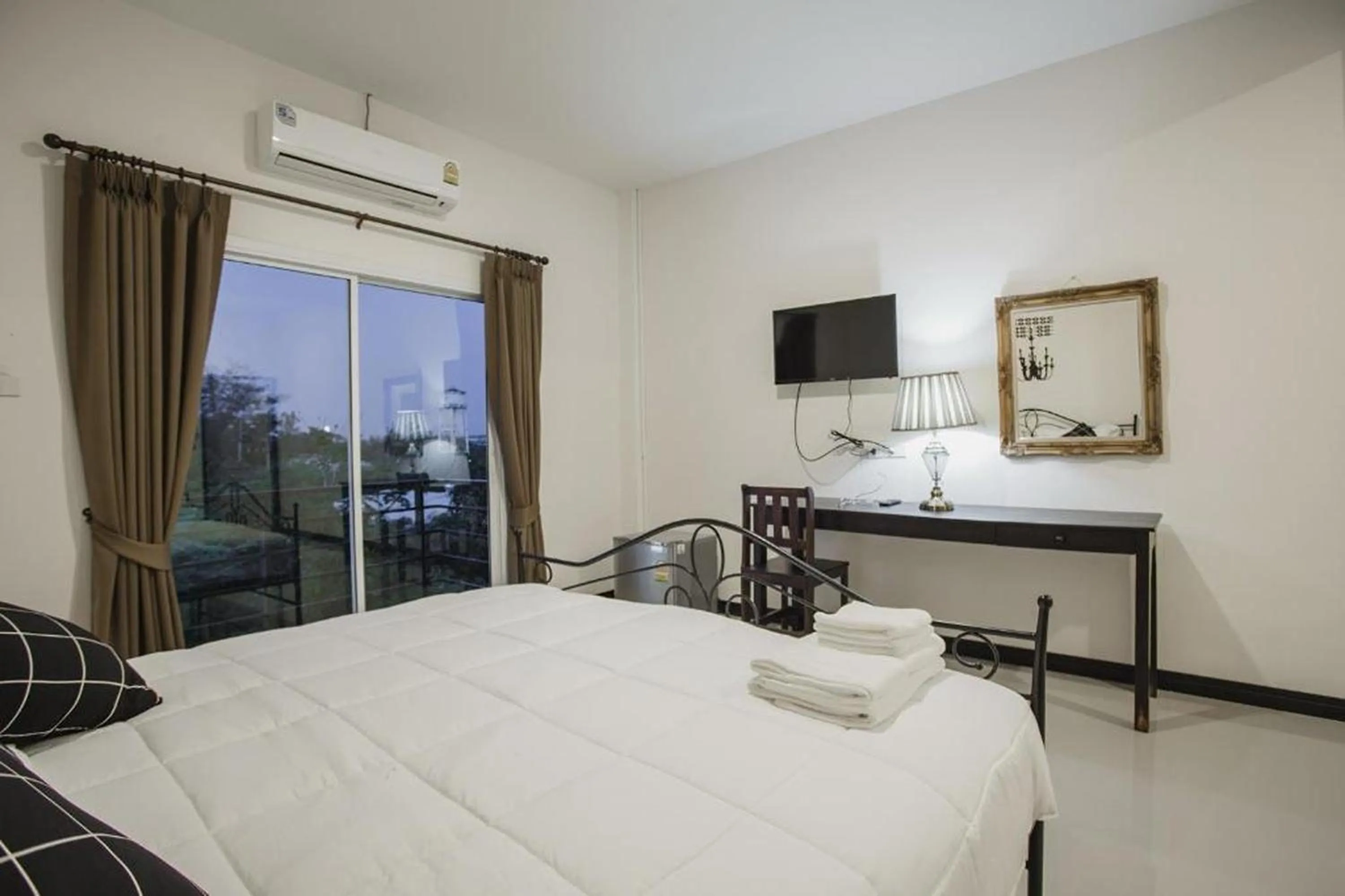 Bedroom, Bed in Banjan Stay