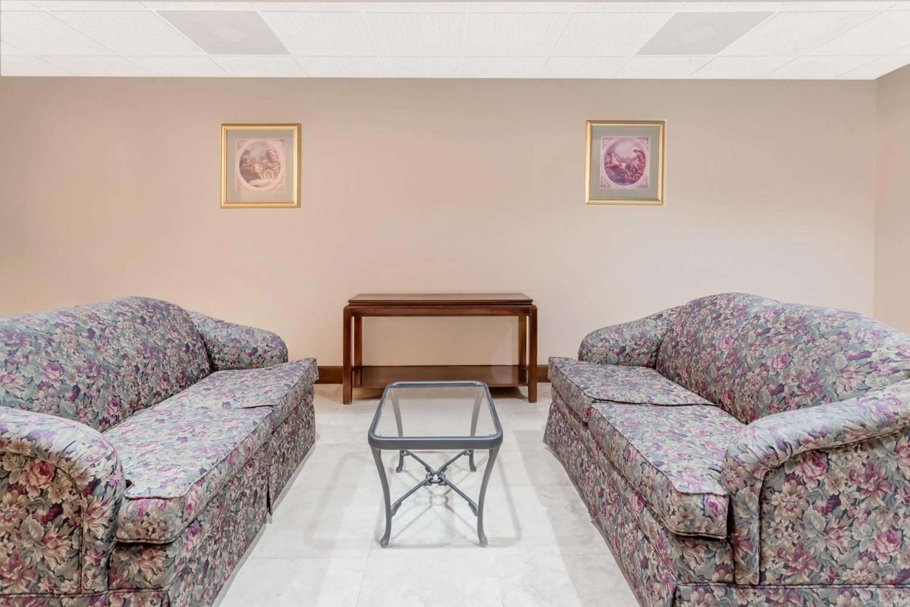 Seating area in Days Inn by Wyndham St Augustine/Historic Downtown