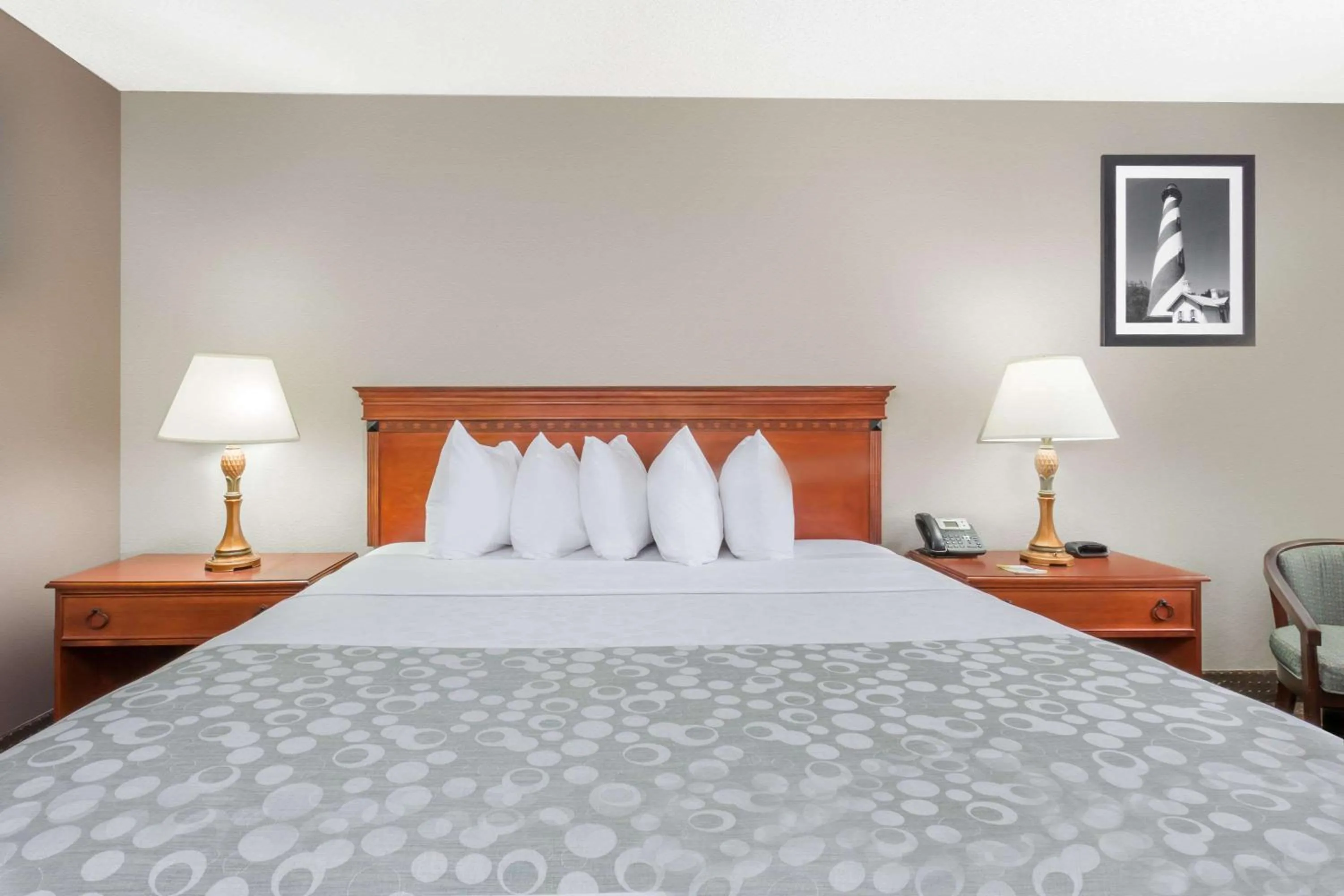 Photo of the whole room, Bed in Days Inn by Wyndham St Augustine/Historic Downtown