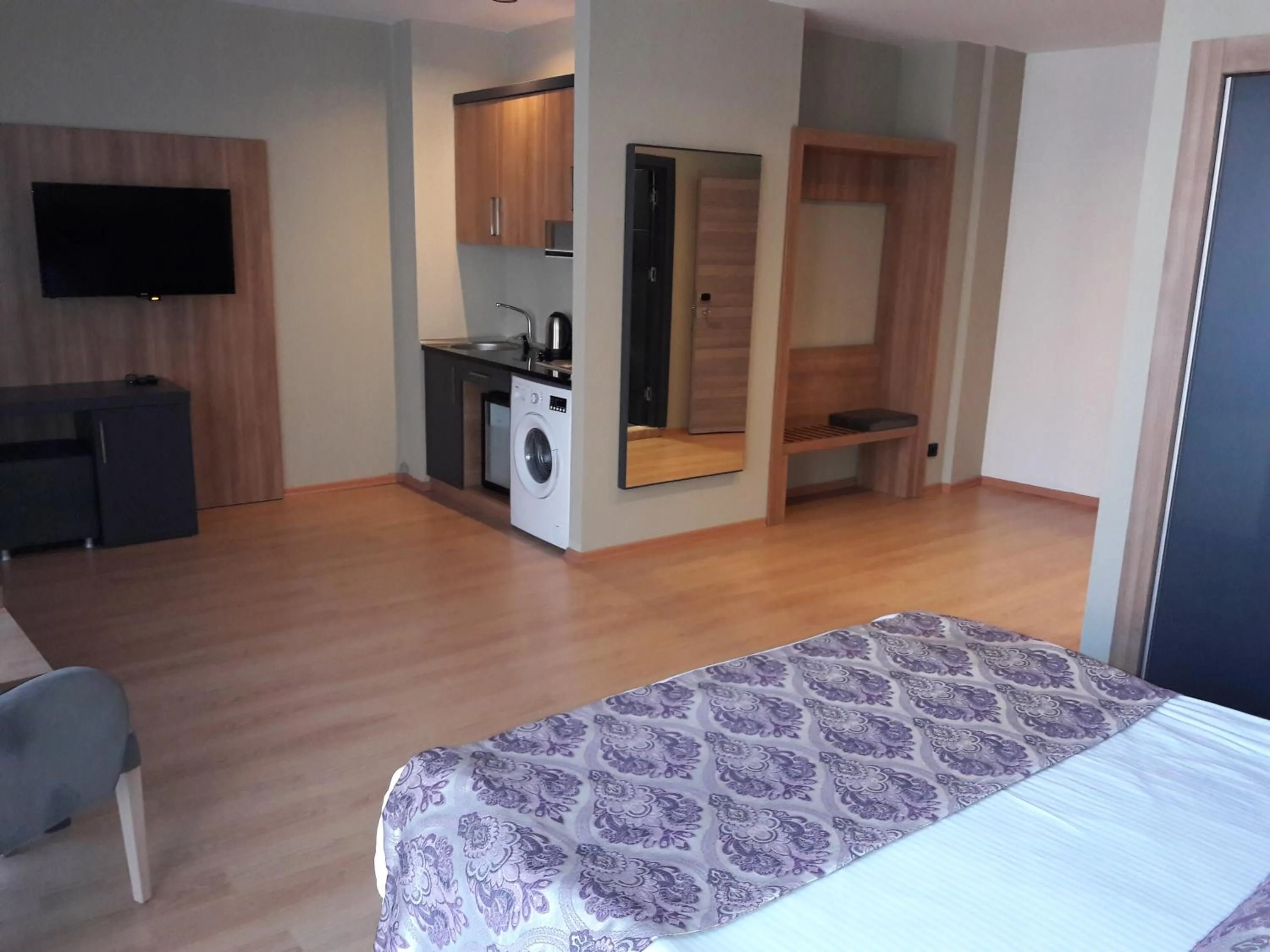 Street view, Bed in Euphoria Apartments