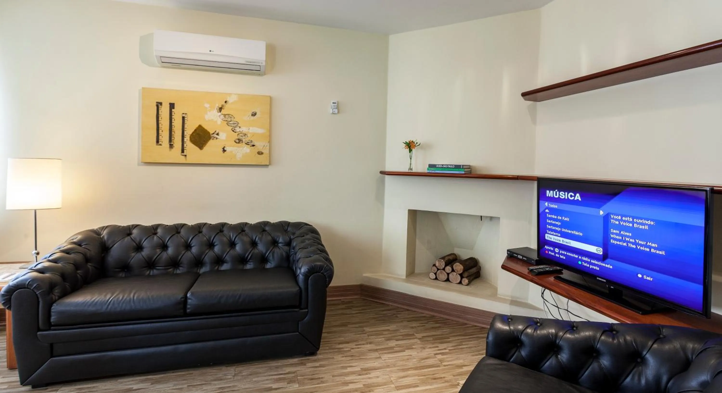 Communal lounge/ TV room in La Residence Itaim