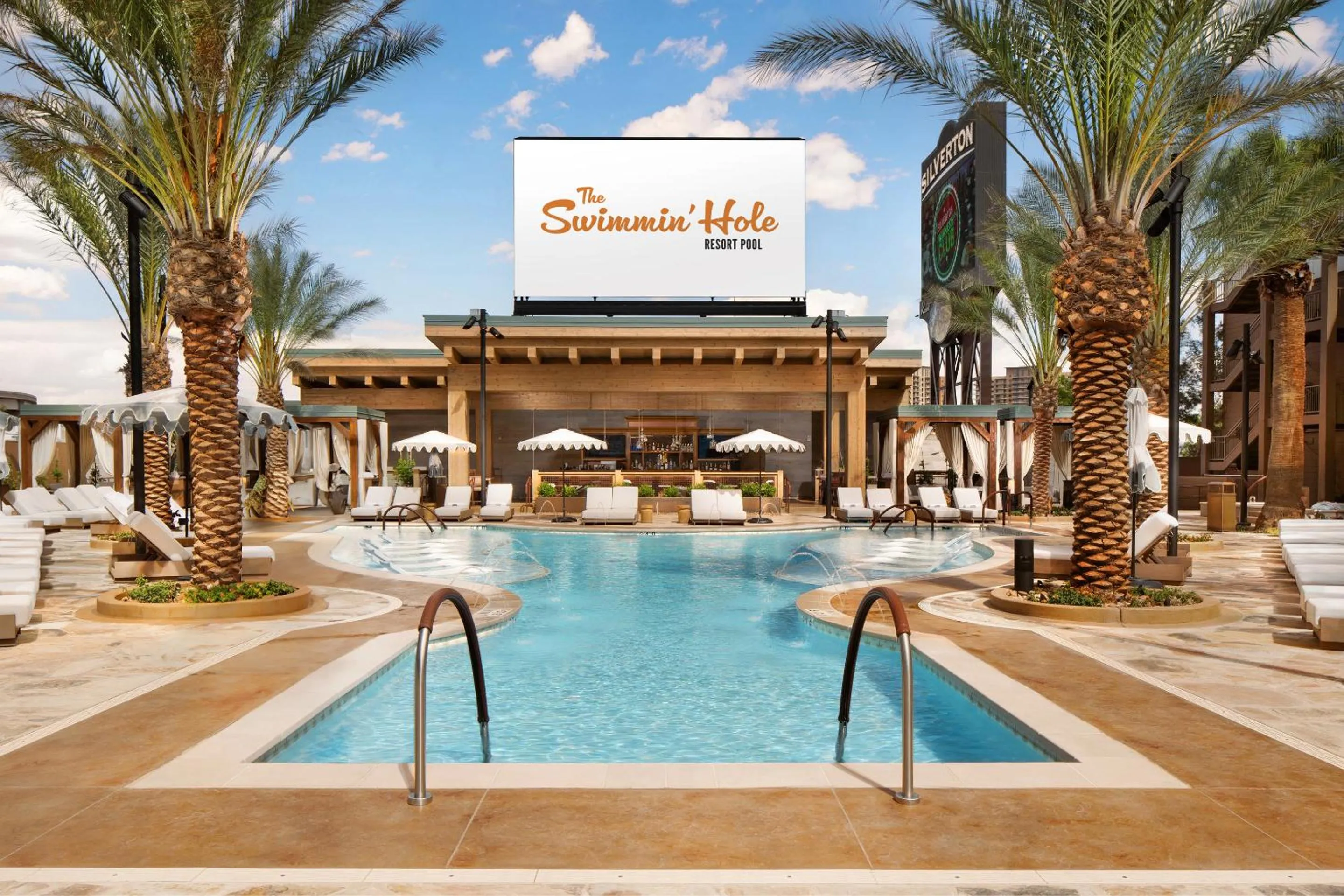 Swimming pool in Silverton Casino Lodge