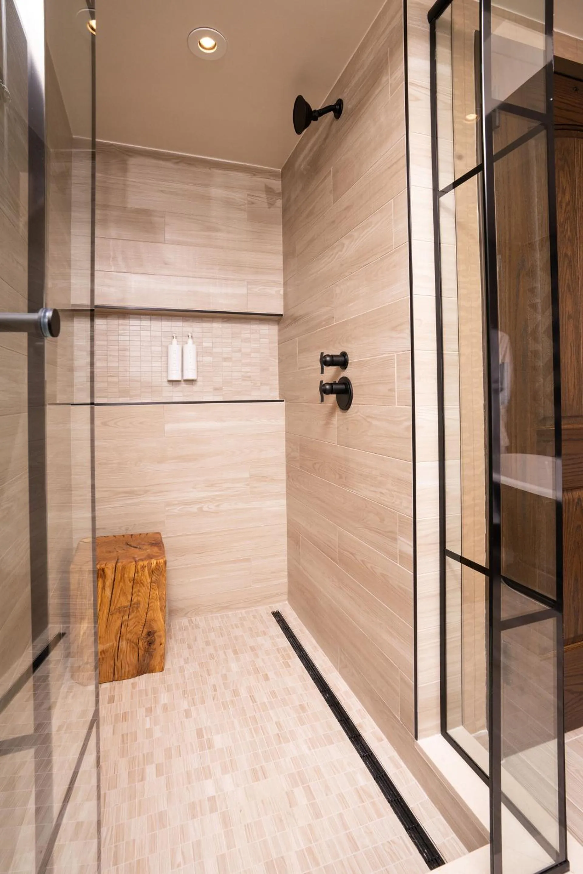 Shower in Silverton Casino Lodge