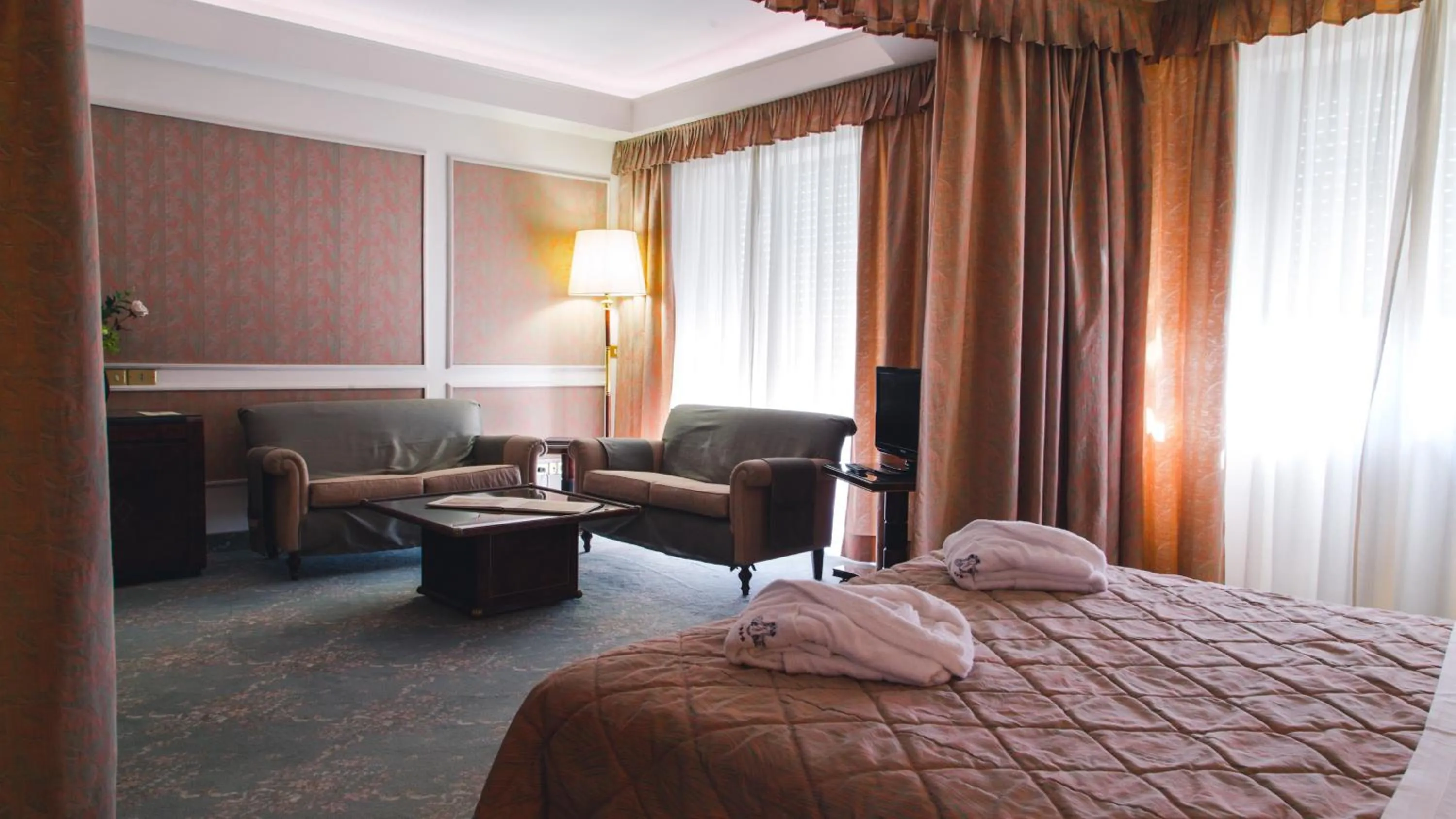 Bed in Grand Hotel Excelsior