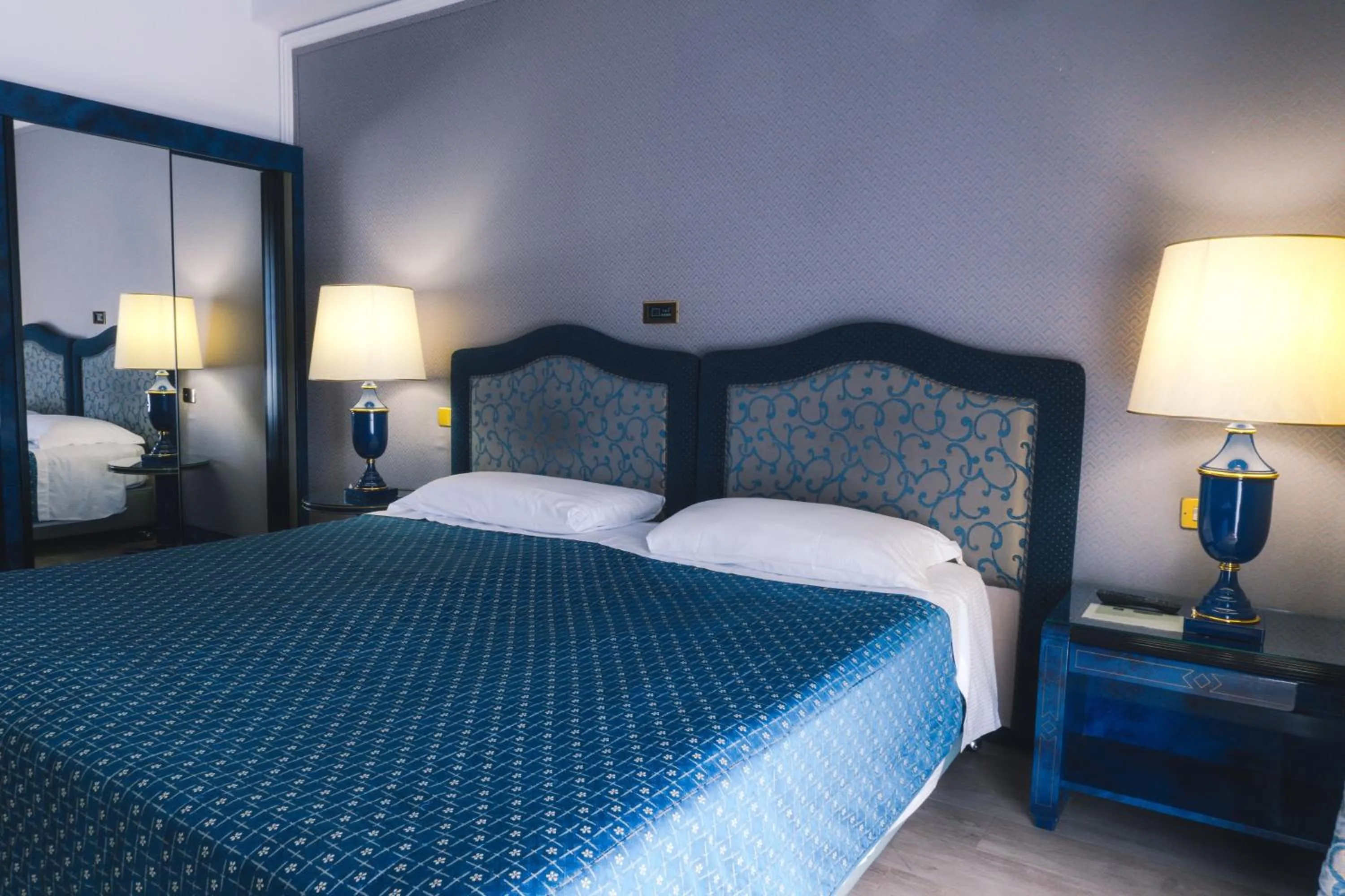 Photo of the whole room, Bed in Grand Hotel Excelsior