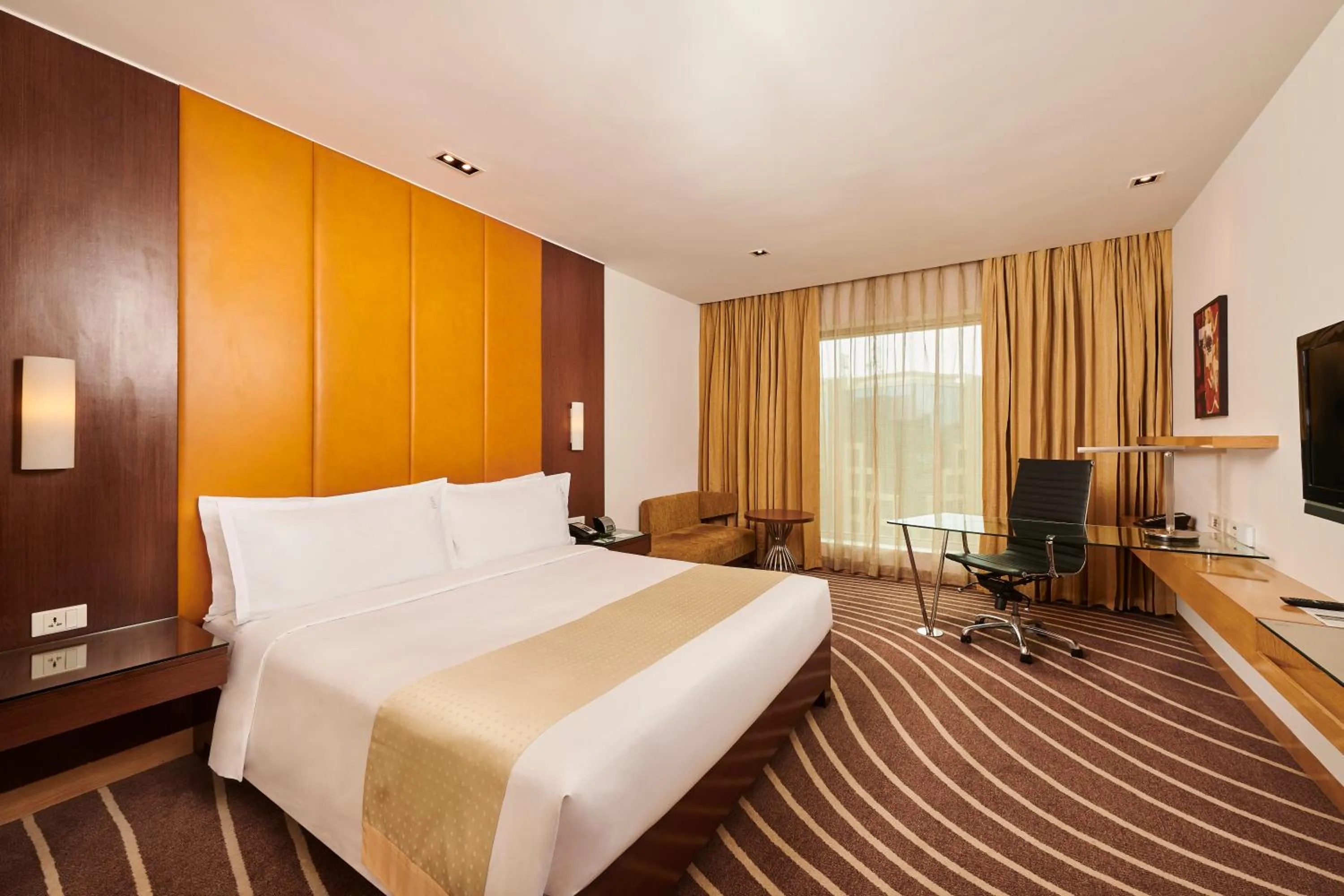 Photo of the whole room, Bed in Holiday Inn Mumbai International Airport by IHG
