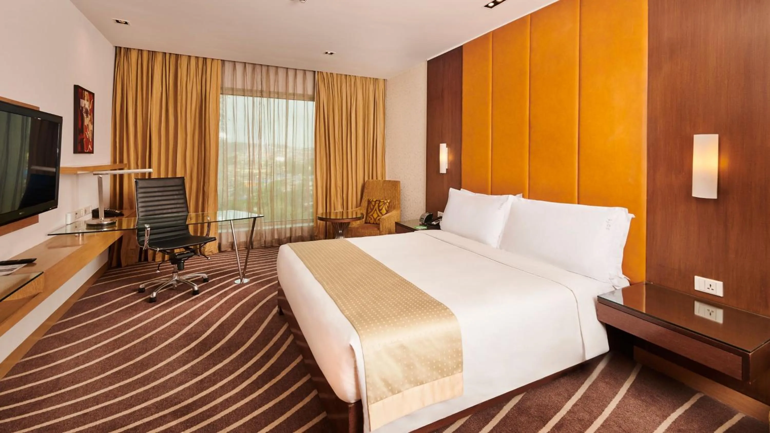 Photo of the whole room, Bed in Holiday Inn Mumbai International Airport by IHG