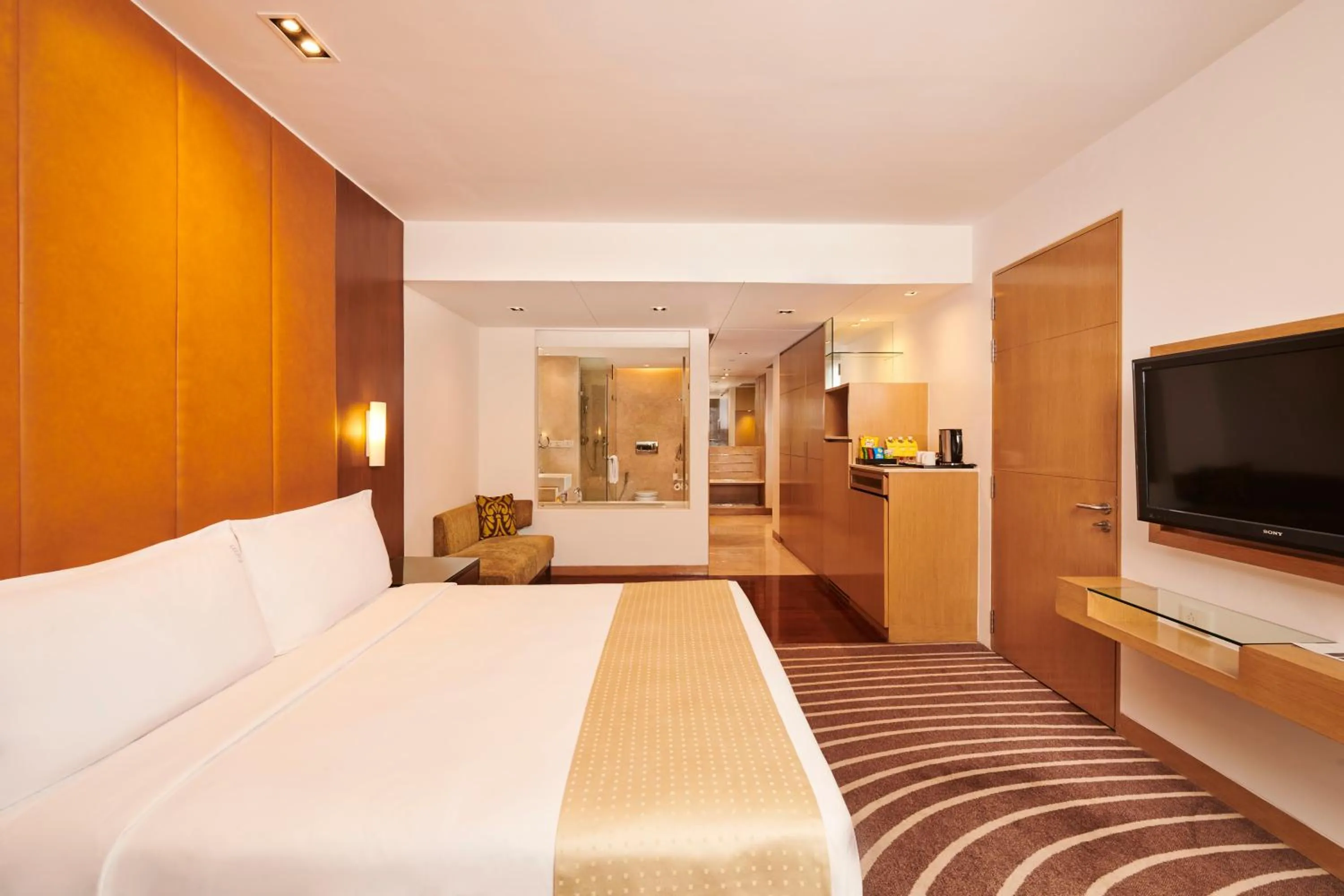 Photo of the whole room, Bed in Holiday Inn Mumbai International Airport by IHG
