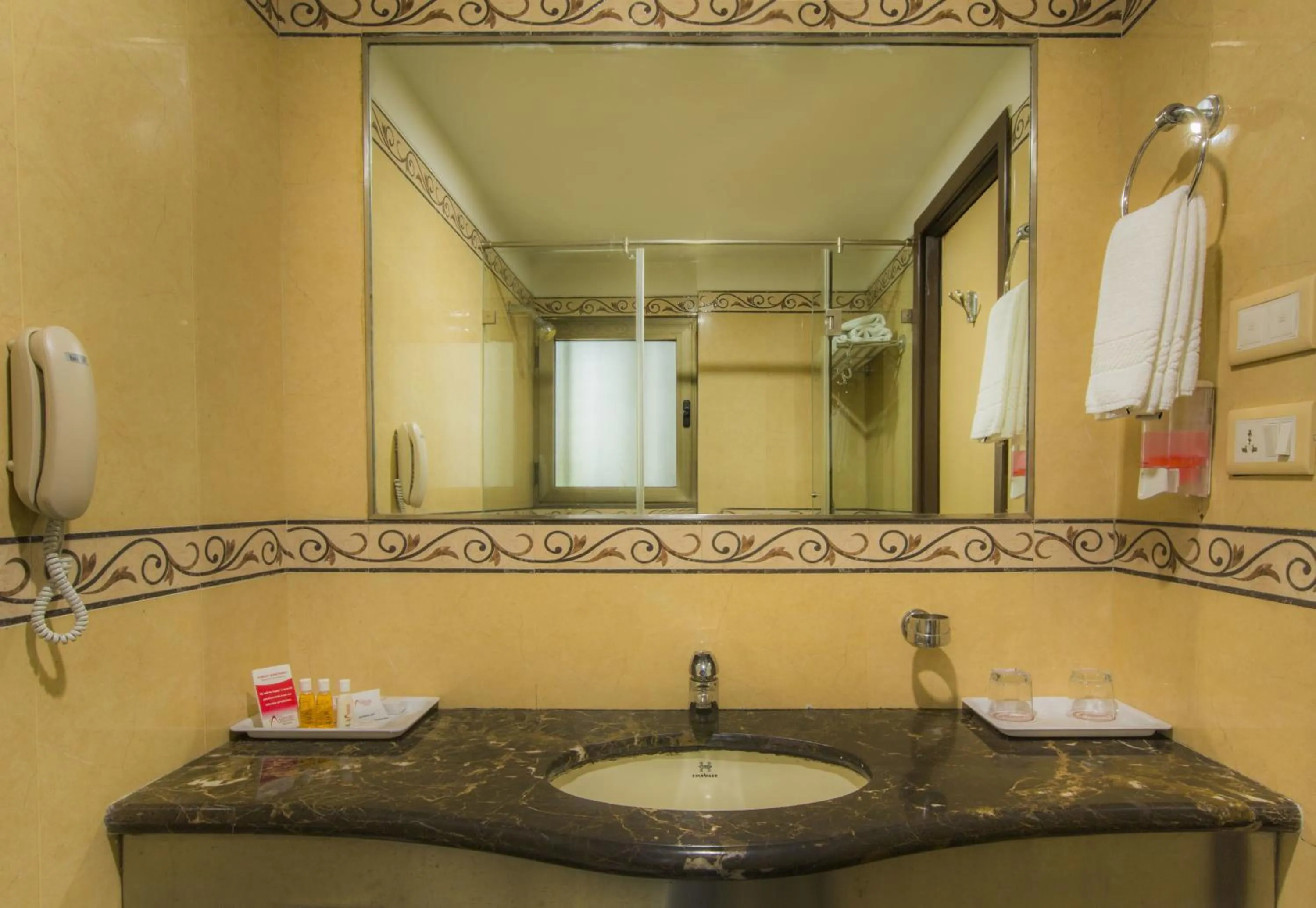 Bathroom in Hotel Airport International Mumbai