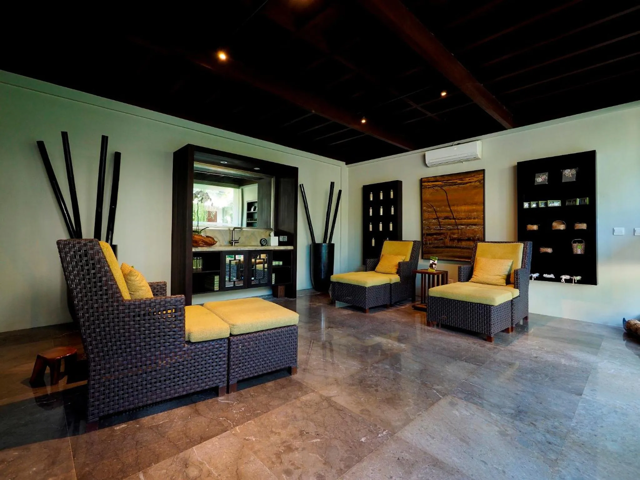 Massage in The Amala Boutique Retreat