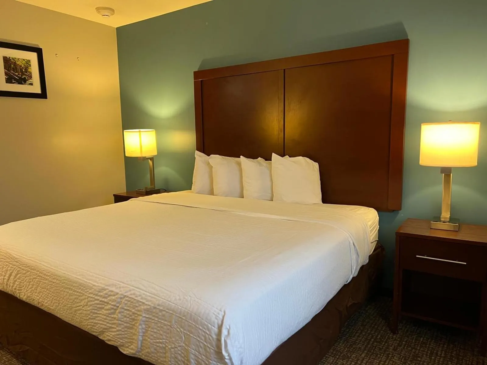 Bed in Days Inn by Wyndham Brooklyn Marine Park