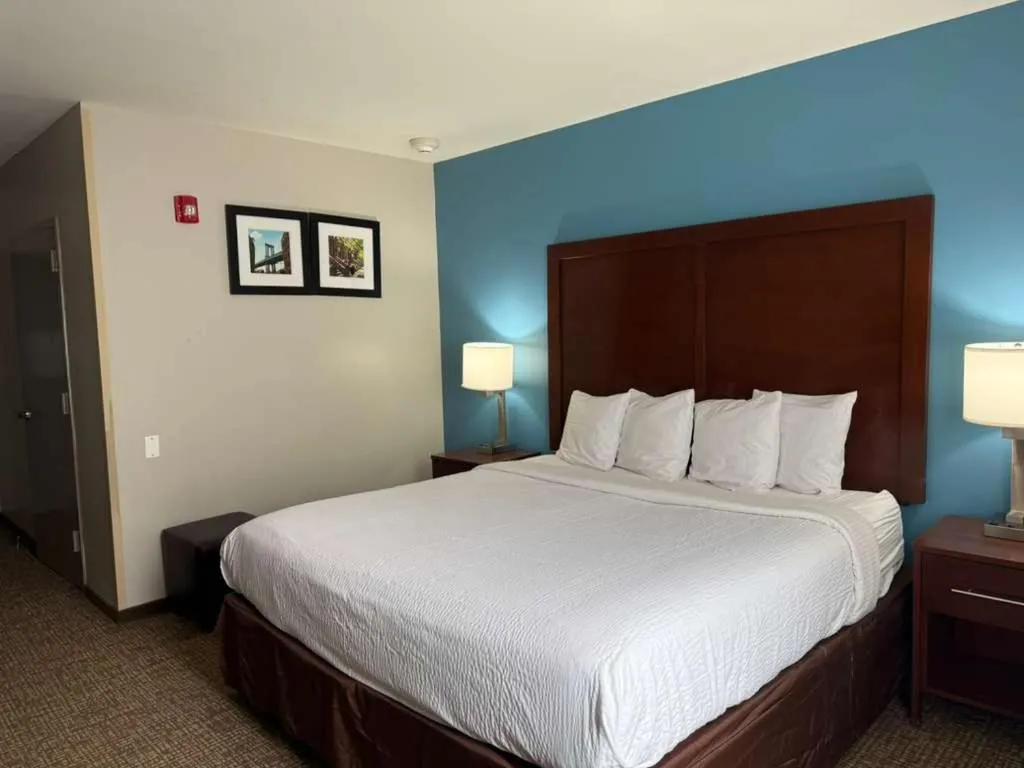 Bed in Days Inn by Wyndham Brooklyn Marine Park