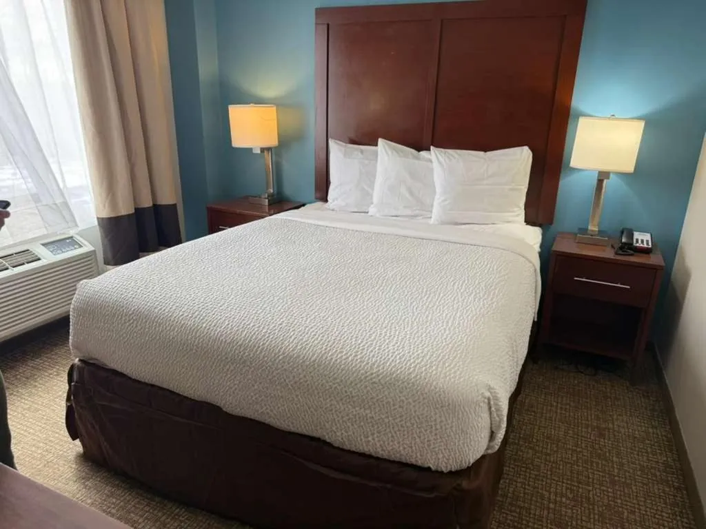 Bed in Days Inn by Wyndham Brooklyn Marine Park