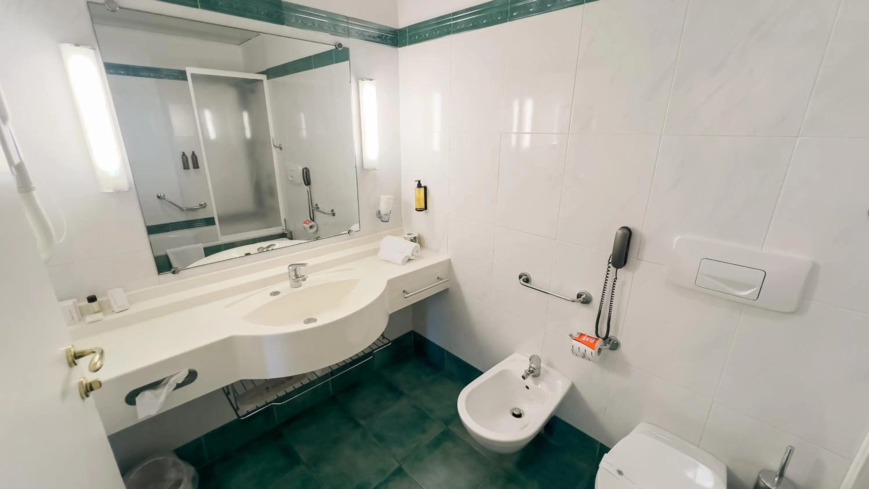 Shower in Altafiumara Resort & Spa