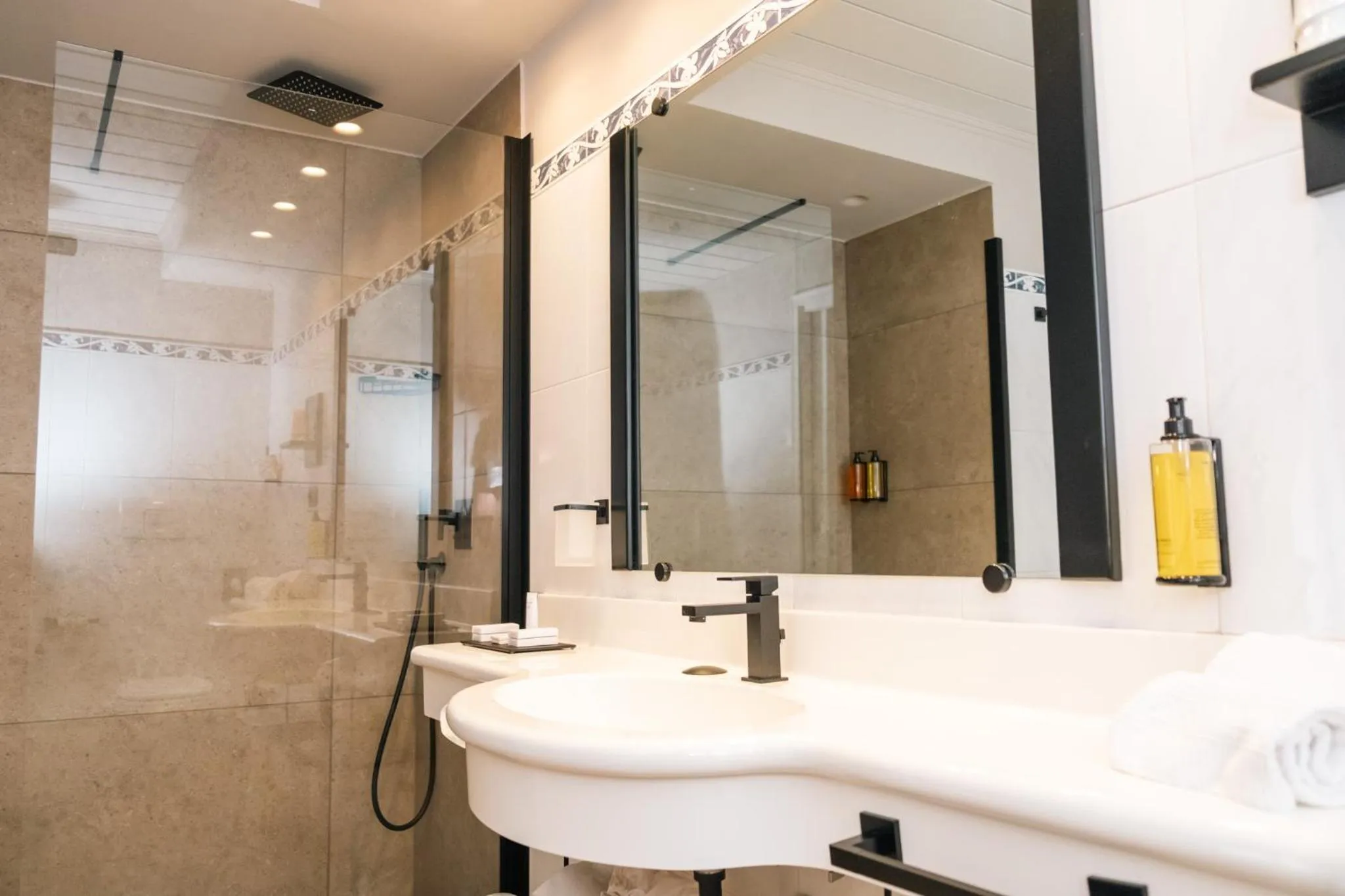 Shower in Altafiumara Resort & Spa