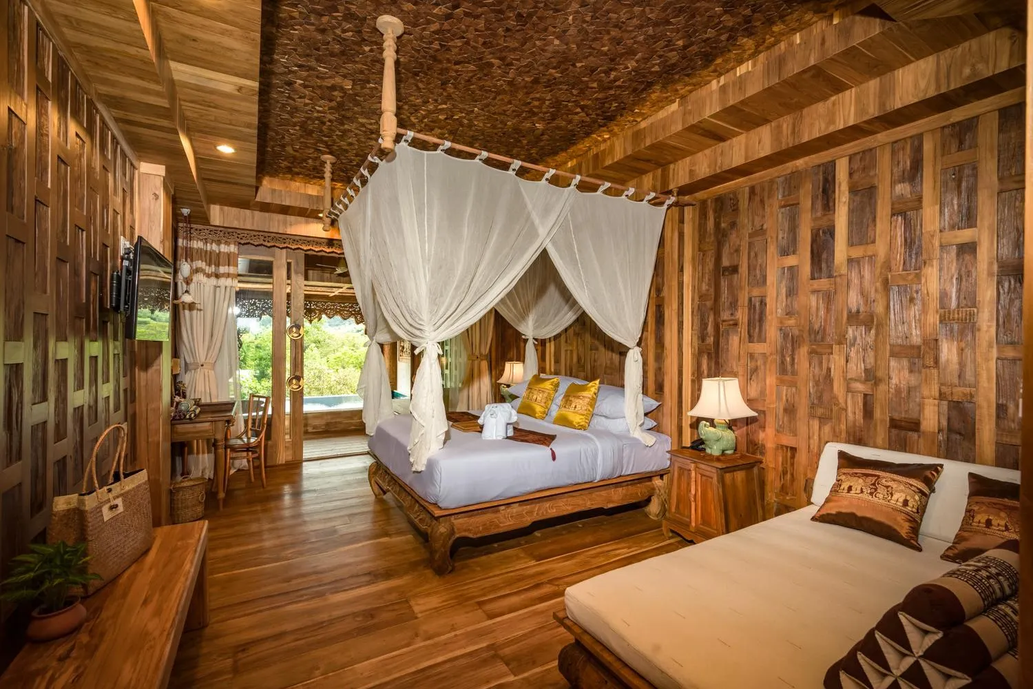 Photo of the whole room, Bed in Santhiya Koh Chang Resort