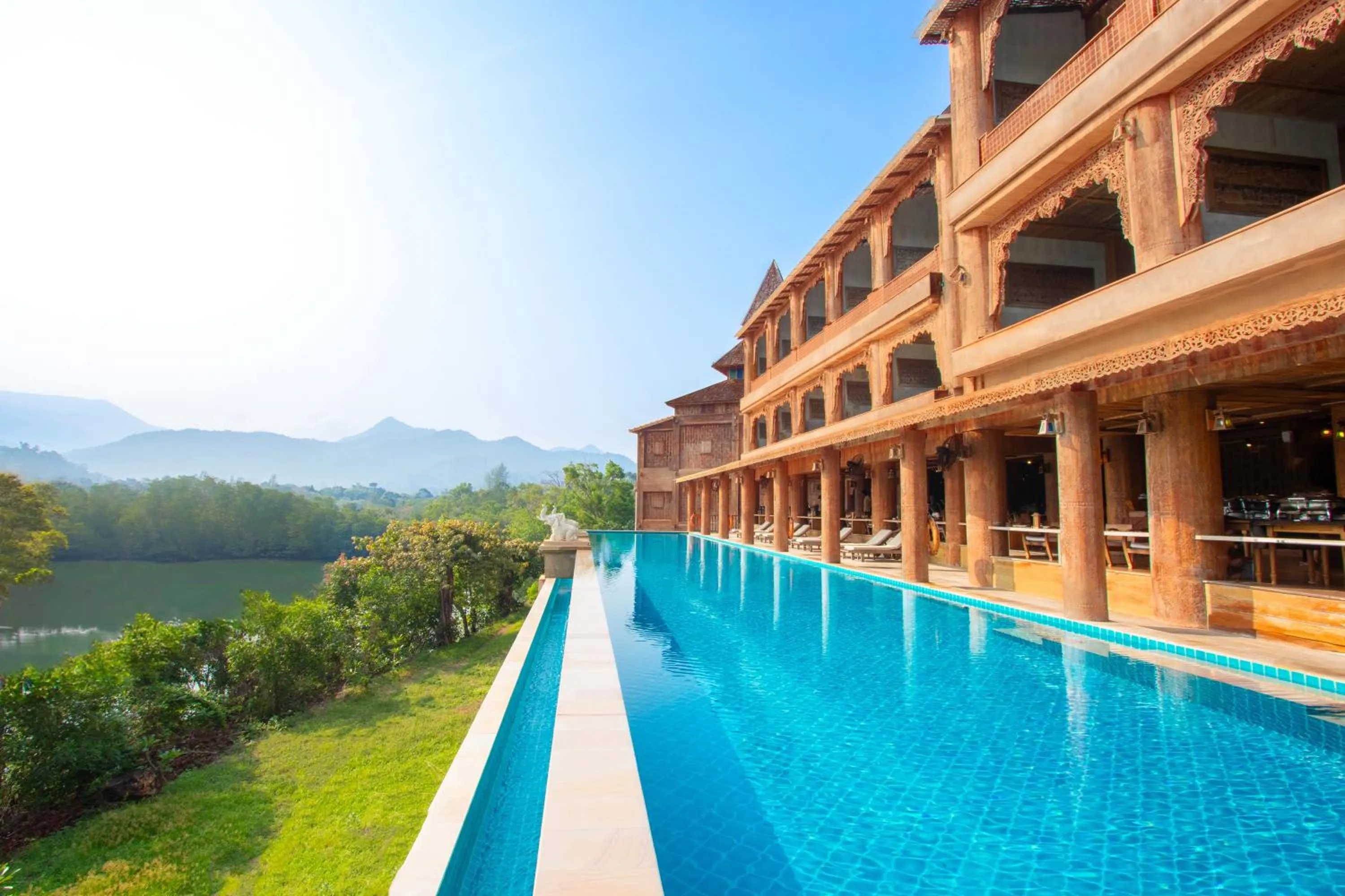 Restaurant/places to eat in Santhiya Koh Chang Resort