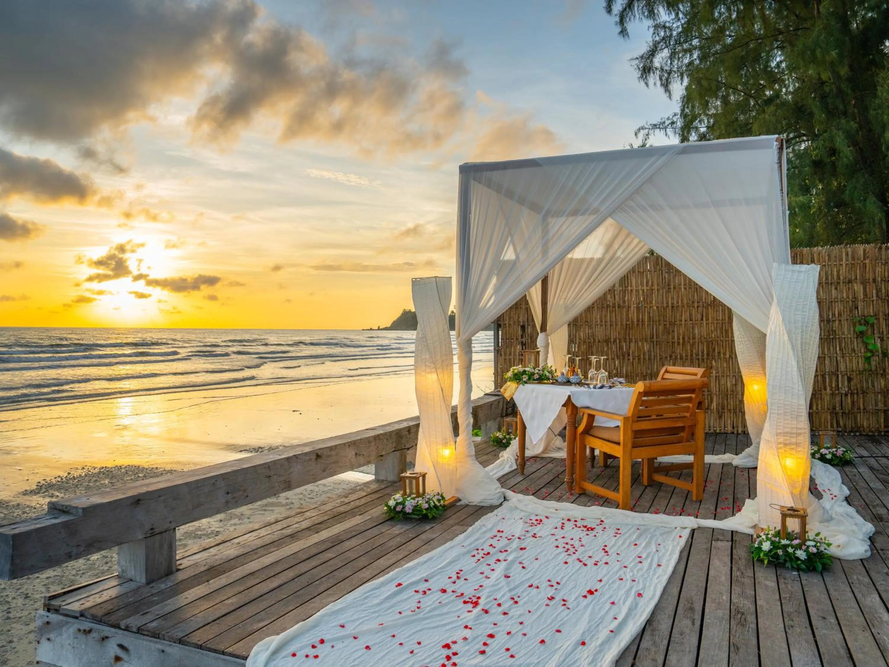 Restaurant/places to eat in Santhiya Koh Chang Resort