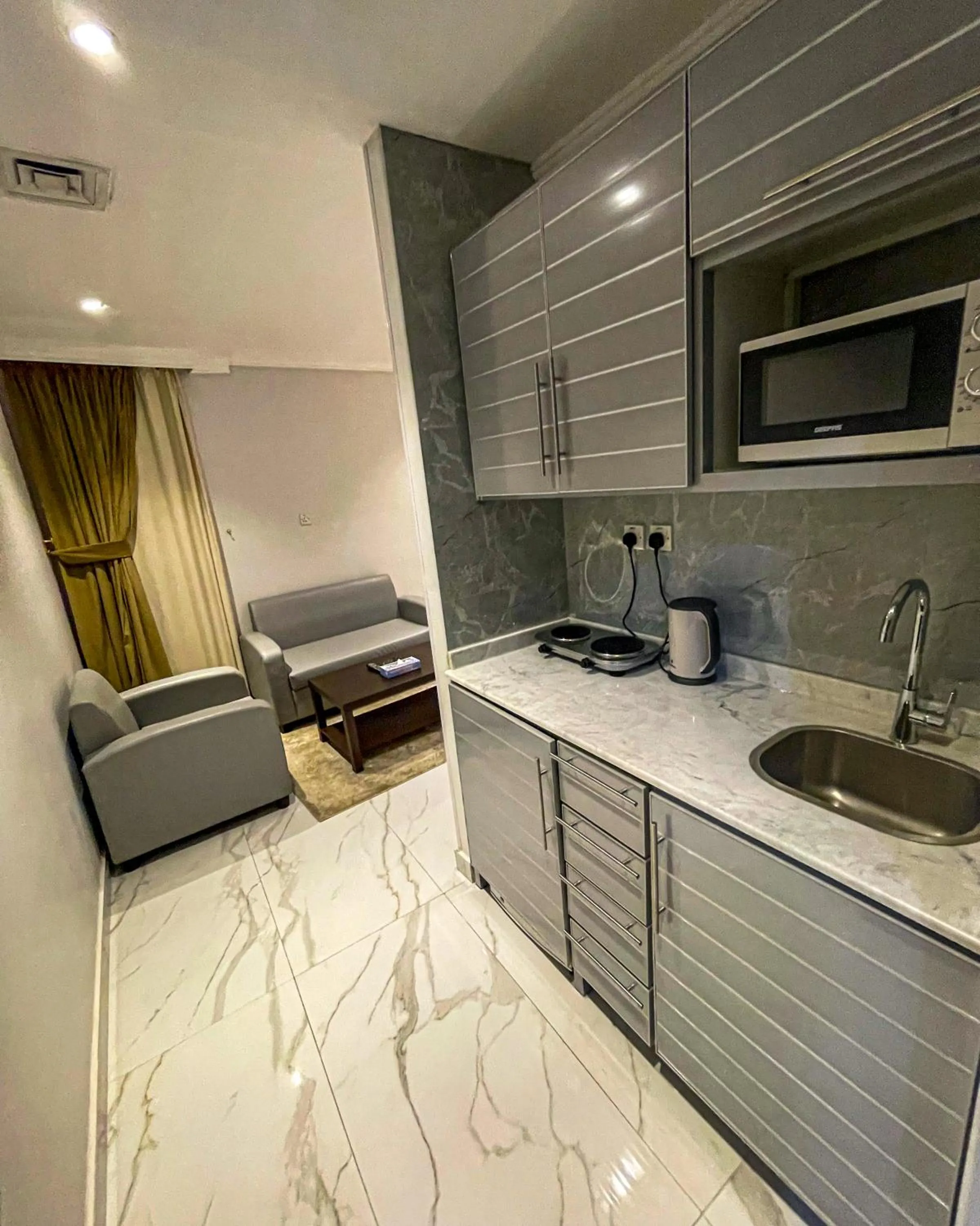 Continental Suite farwaniya