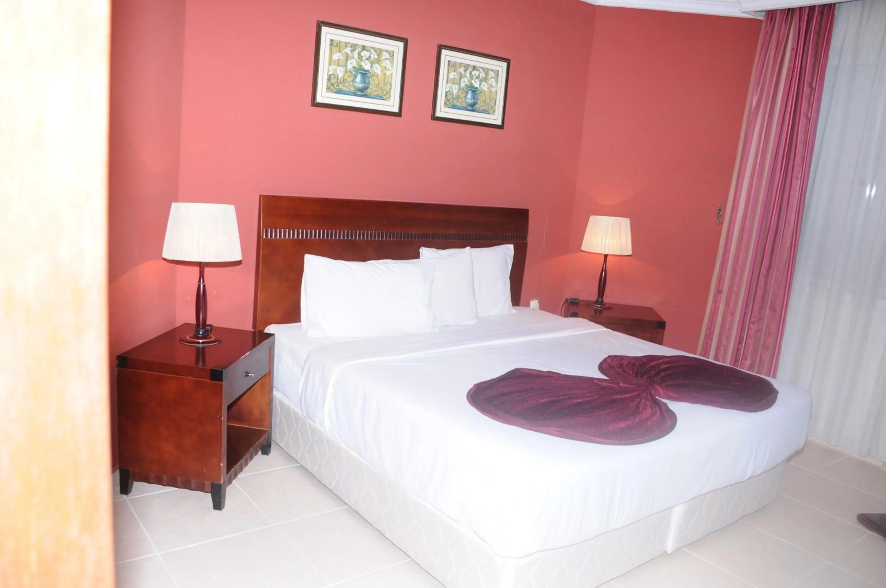 Bedroom, Bed in Continental Suite farwaniya