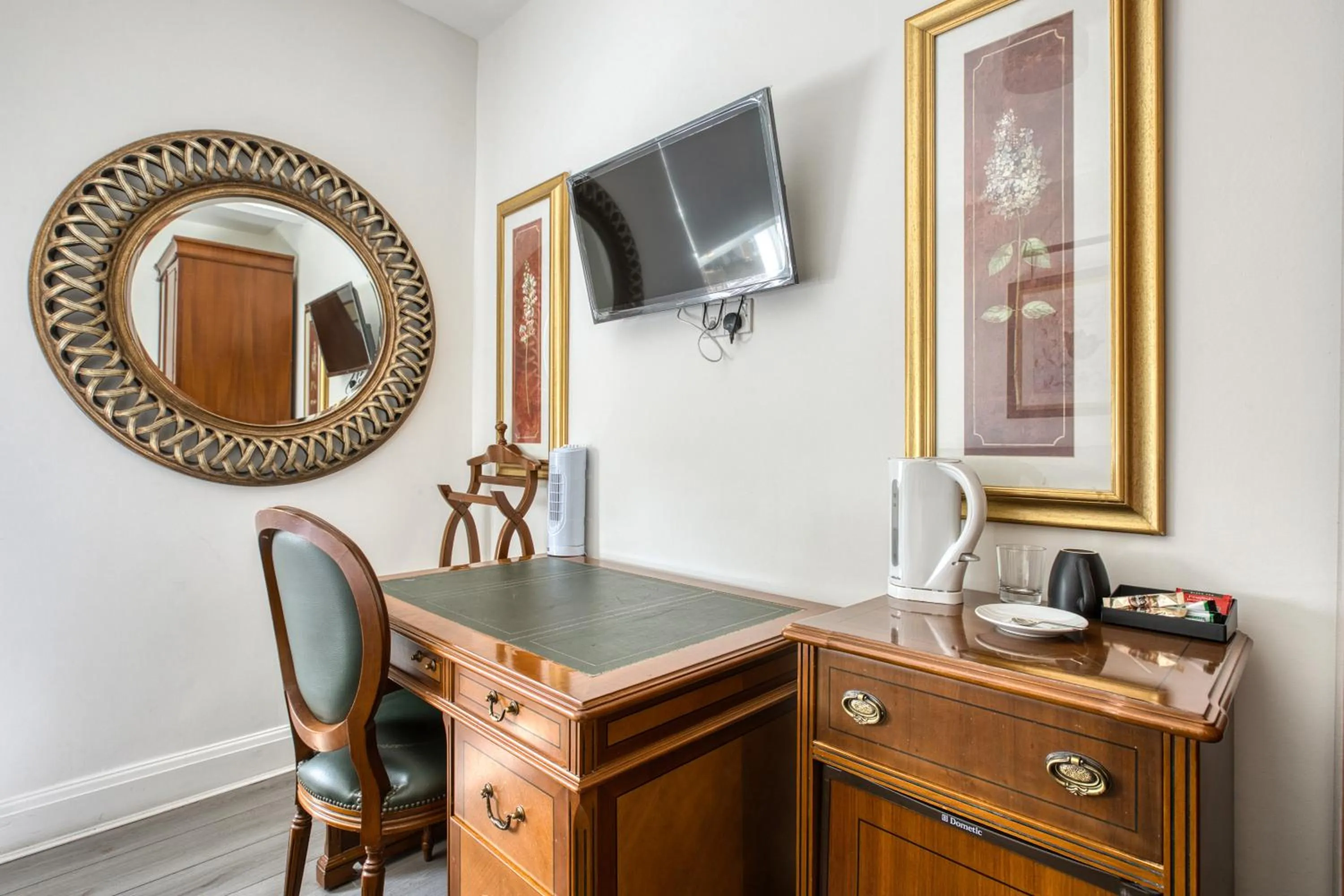 Opulence Boutique Hotel