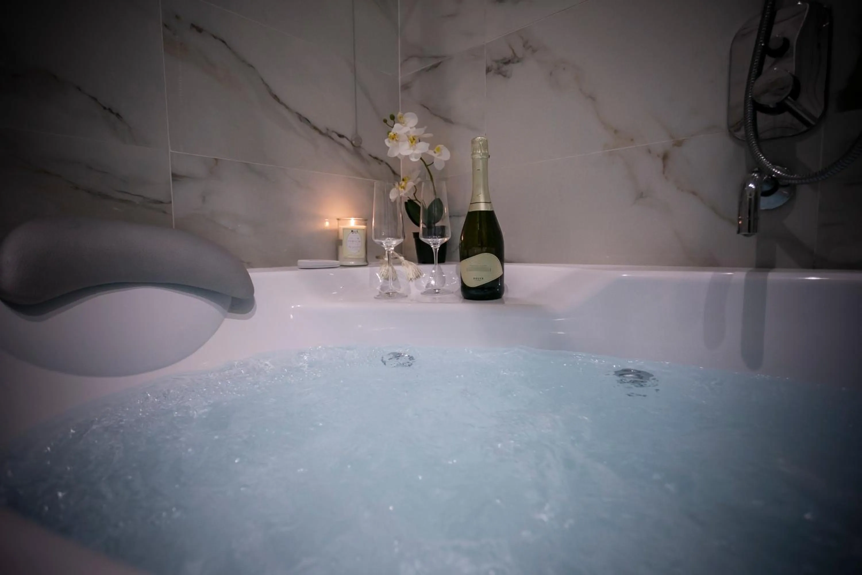 Hot Tub in Cesare ai Cavalieri Suites