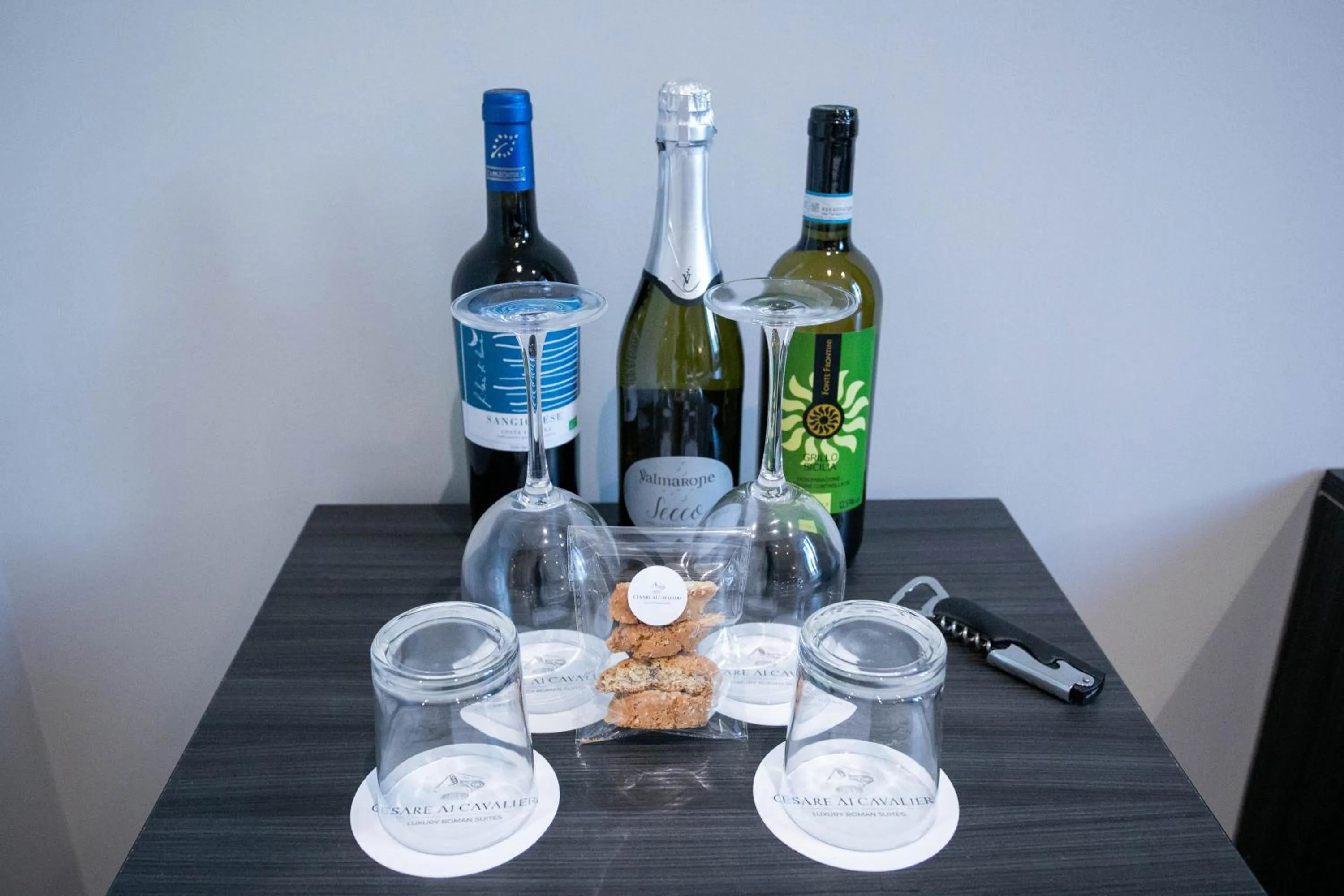 Food and drinks in Cesare ai Cavalieri Suites