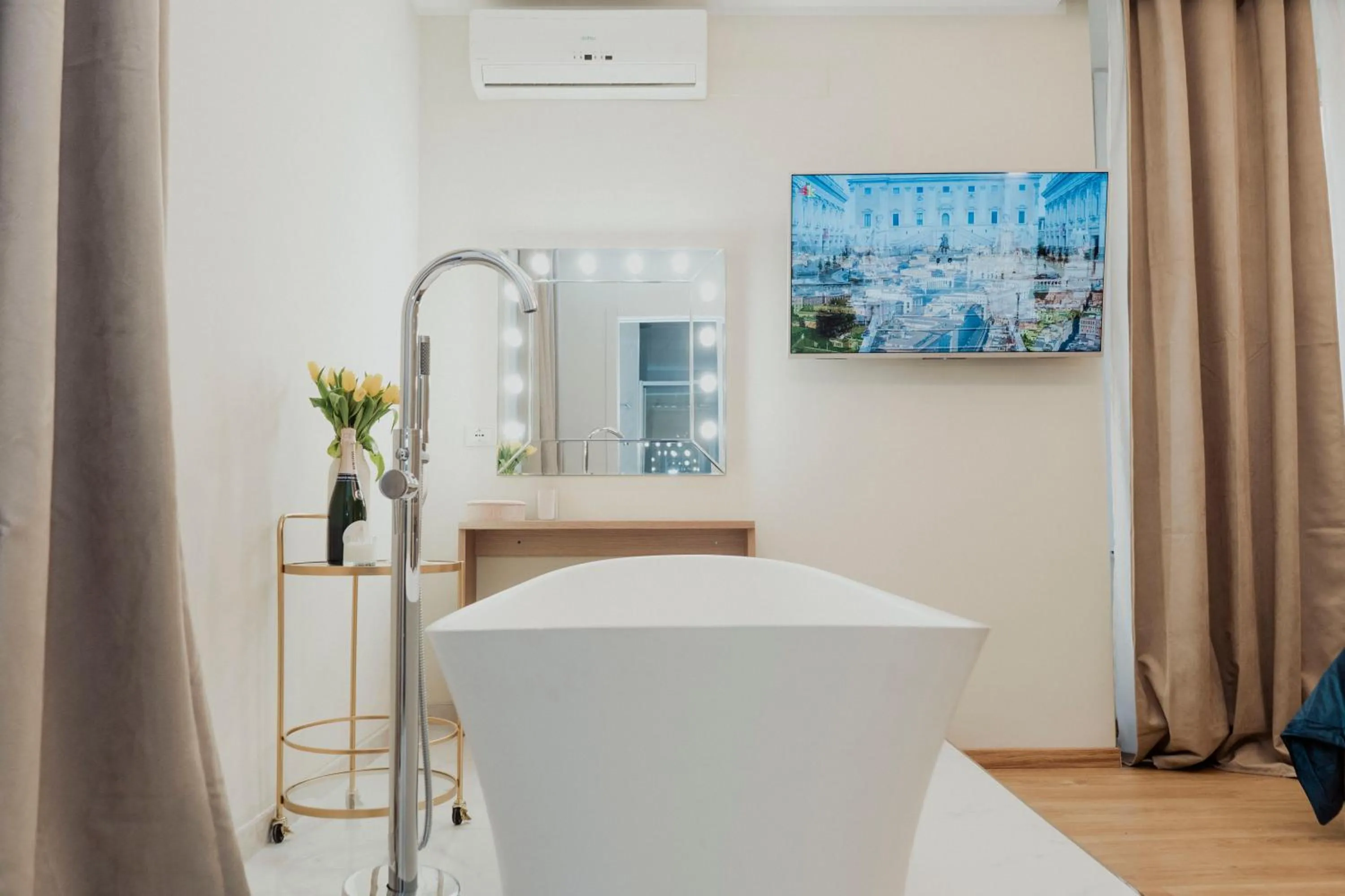 Bath in Cesare ai Cavalieri Suites